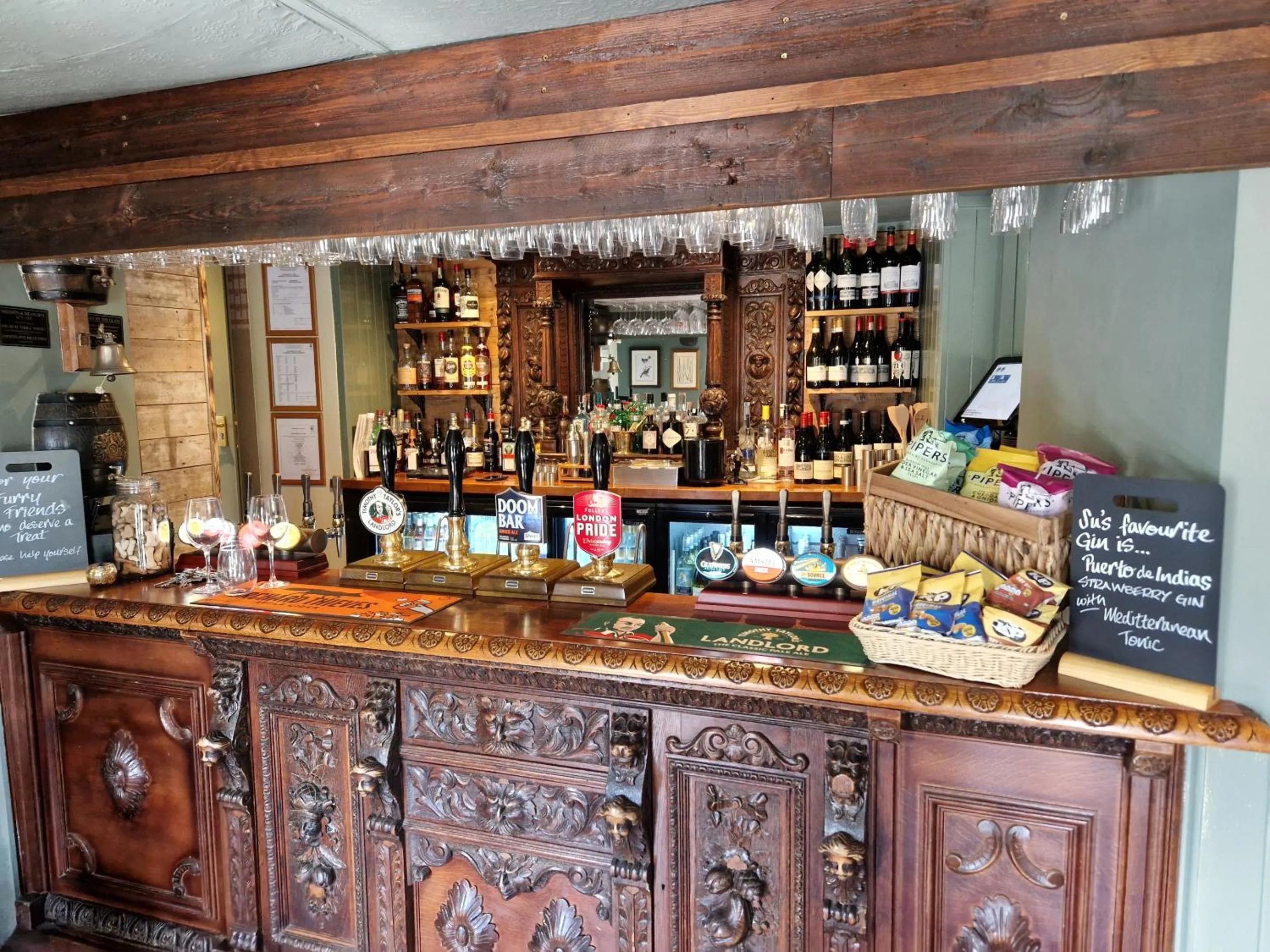 Lounge or bar in The Three Swallows Cley