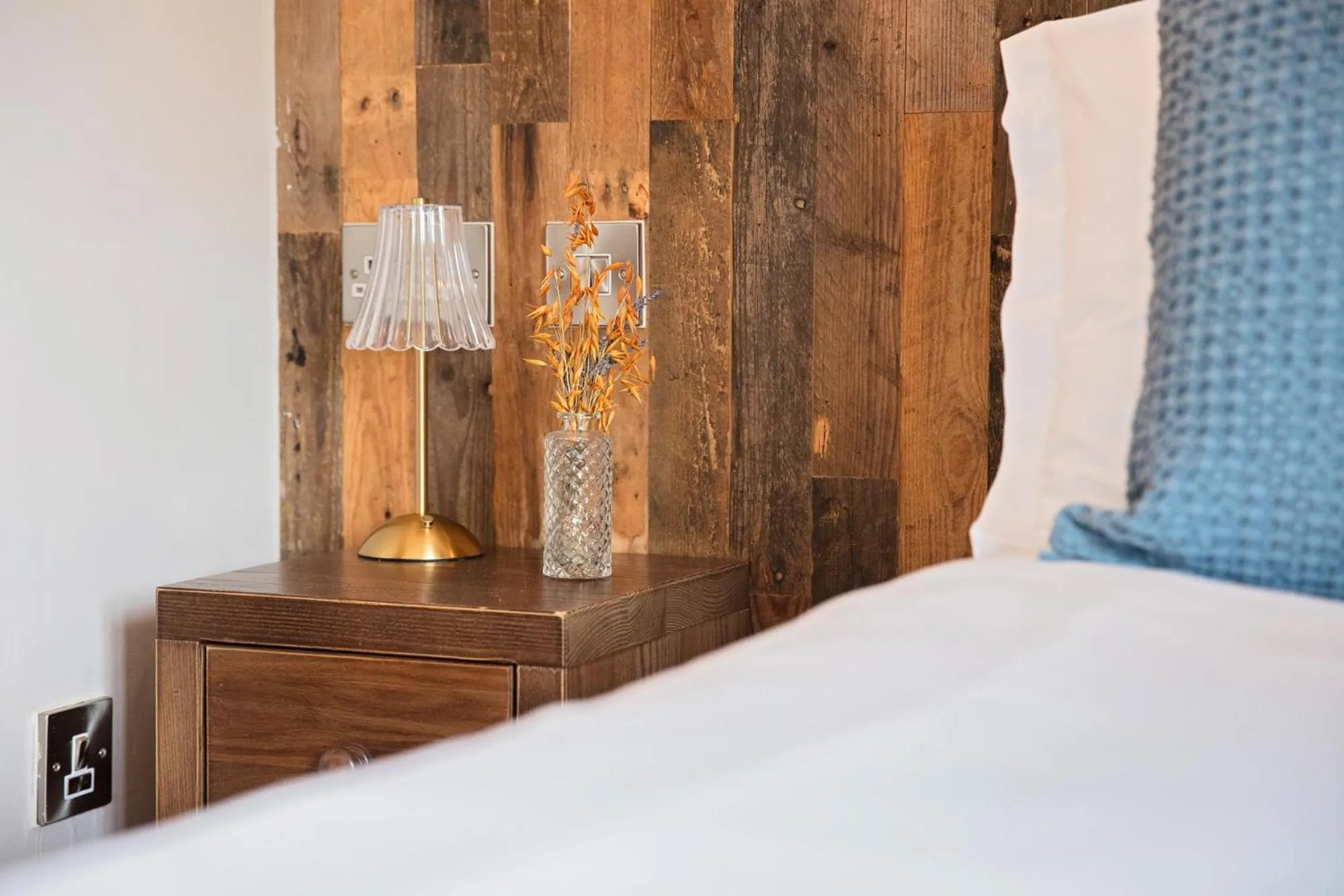 Bedroom, Bed in The Three Swallows Cley