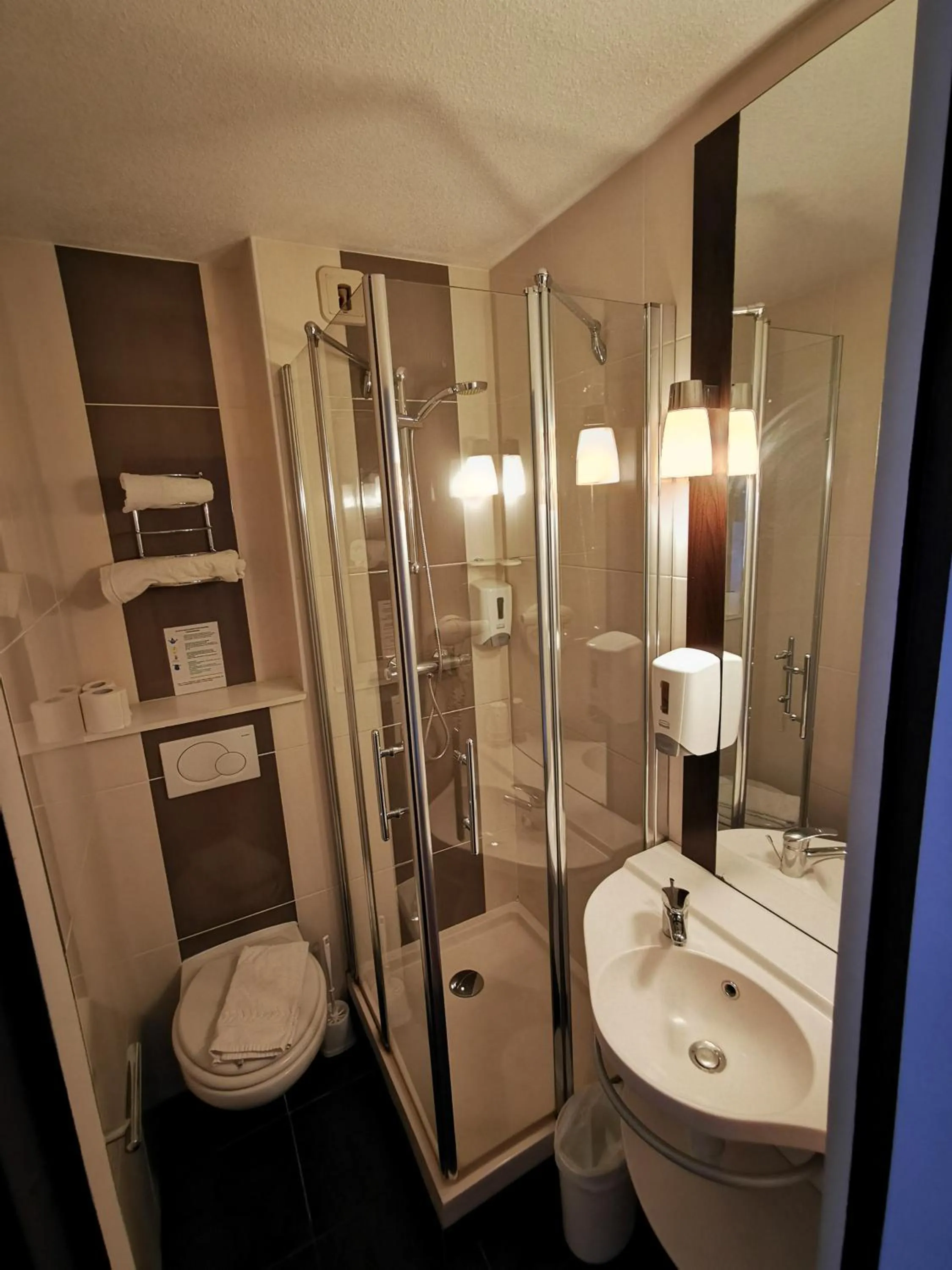 Bathroom in Hôtel Inn Design Resto Novo Langres