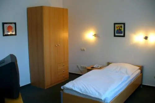 Photo of the whole room, Bed in Hotel Ernst Ludwig