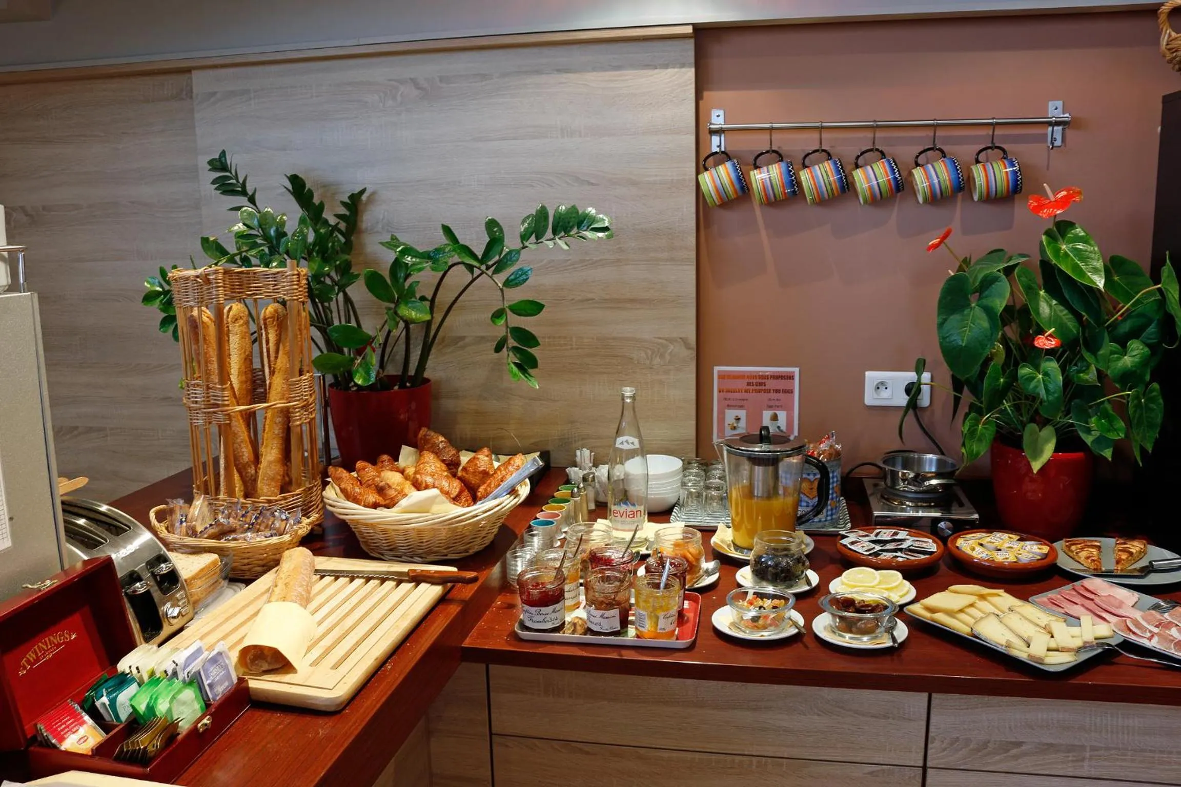 Dining area in The Originals Boutique, Hôtel Alizé, Évian-les-Bains