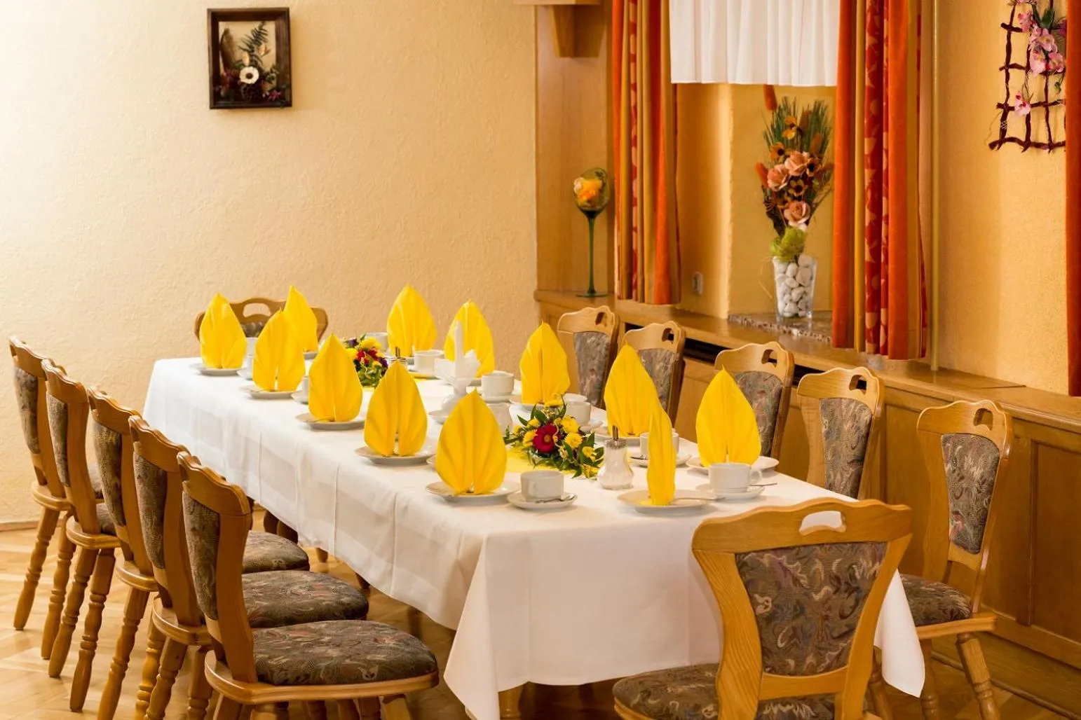 Restaurant/places to eat in Hotel Waldmühle