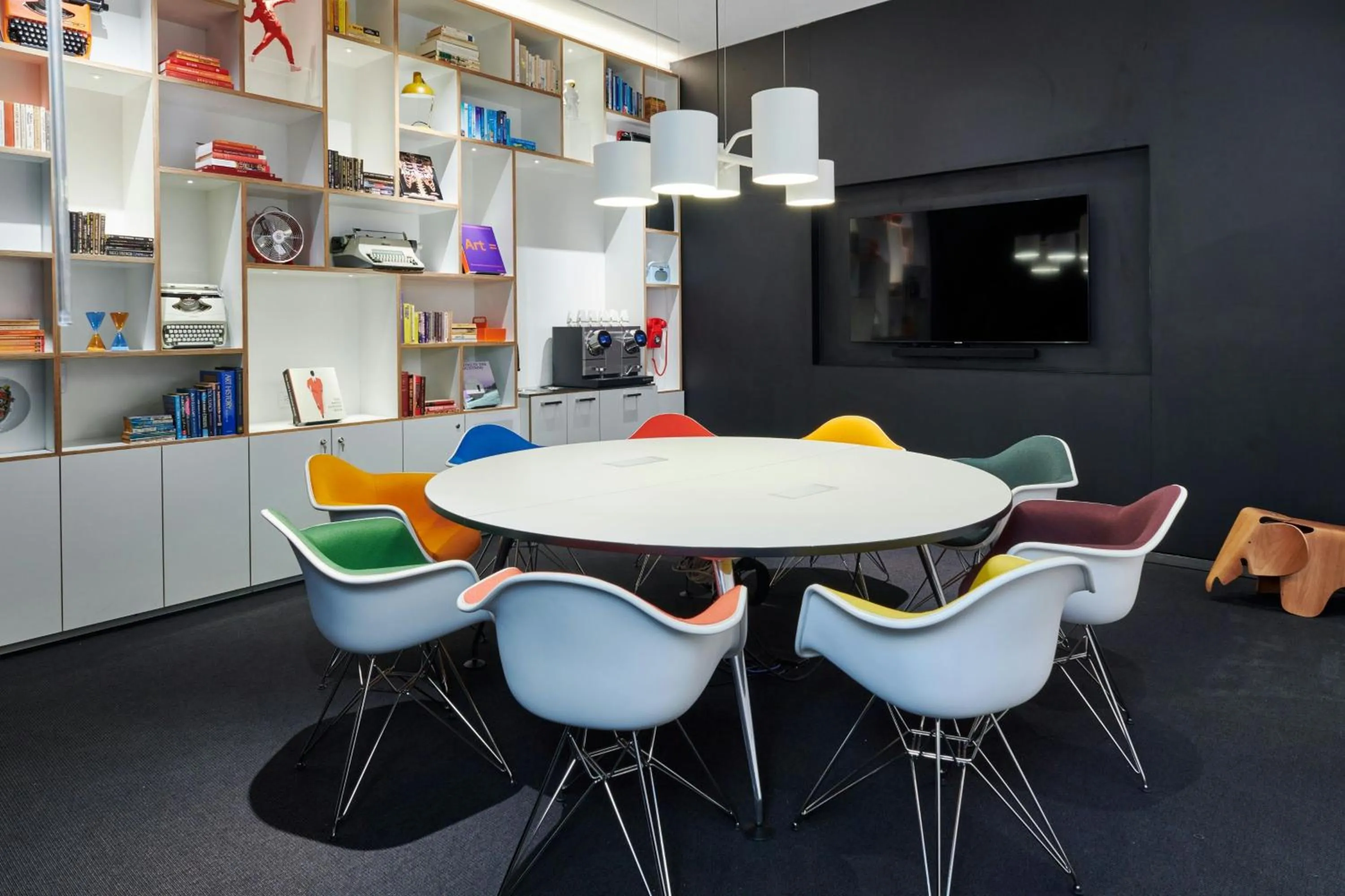 Meeting/conference room in citizenM Washington DC NoMa