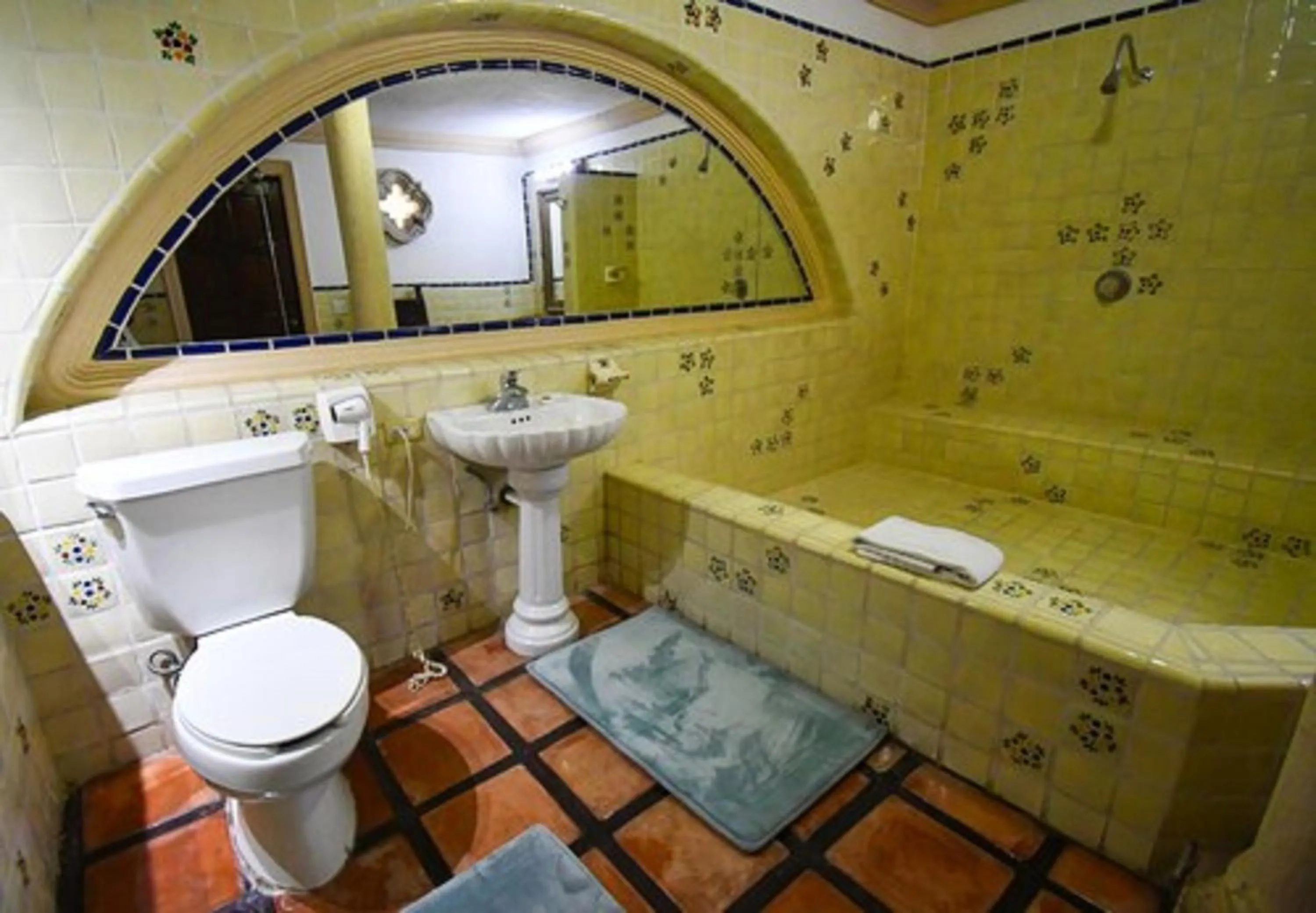 Bathroom in Collection O Casa Bella Hotel Boutique, Cabo San Lucas