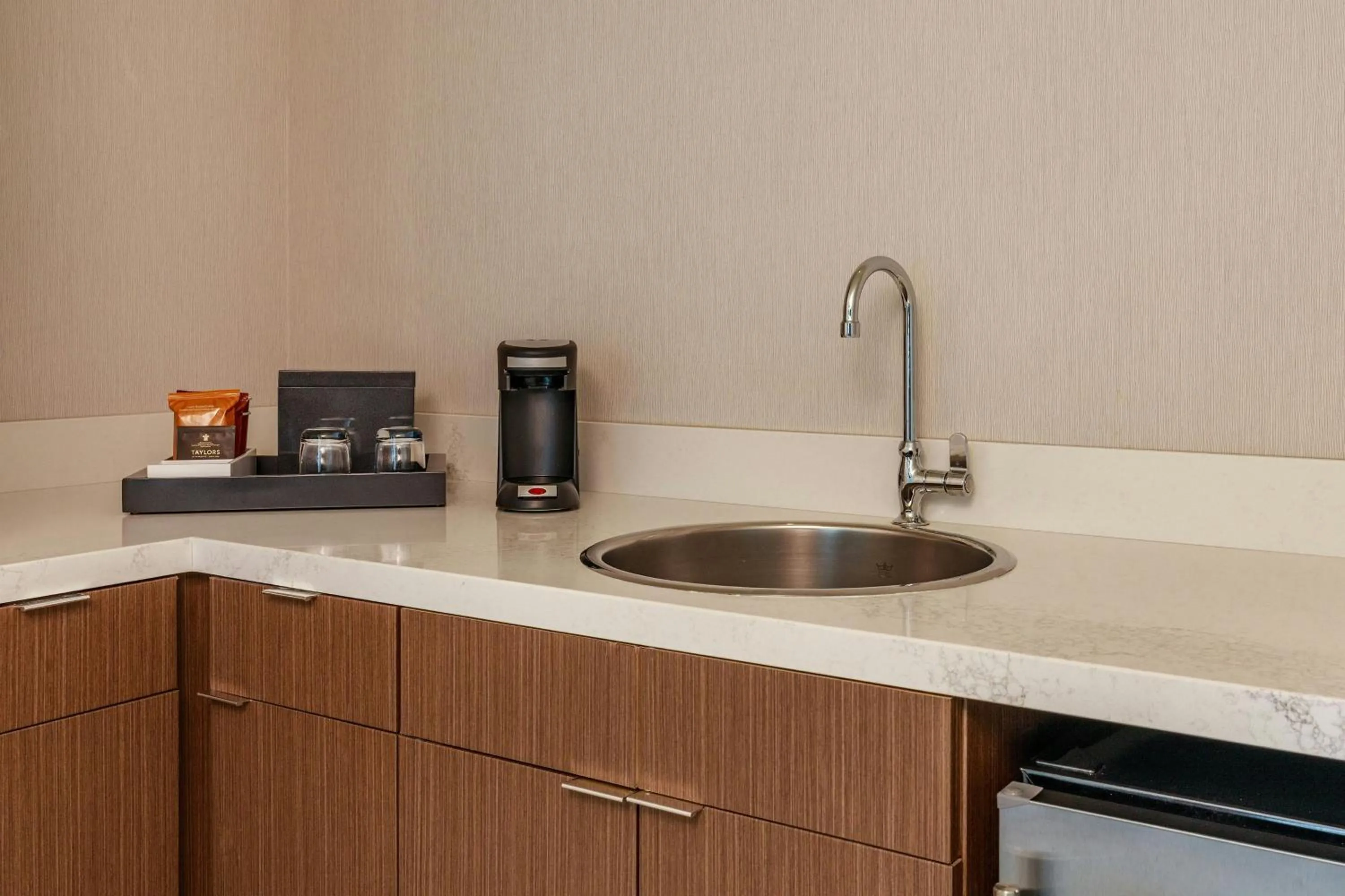 Lounge or bar in Renaissance Boston Seaport District