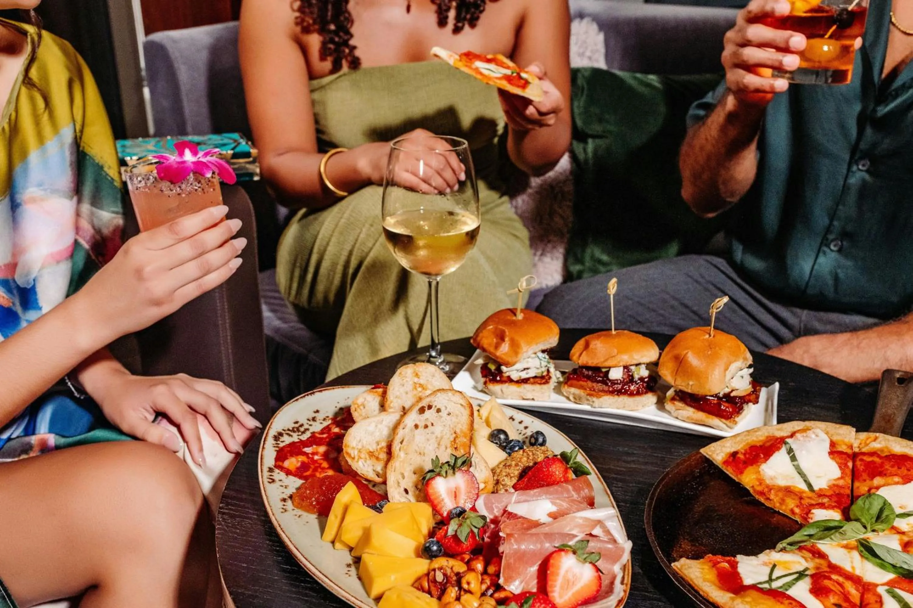 Lounge or bar in Renaissance Boston Seaport District