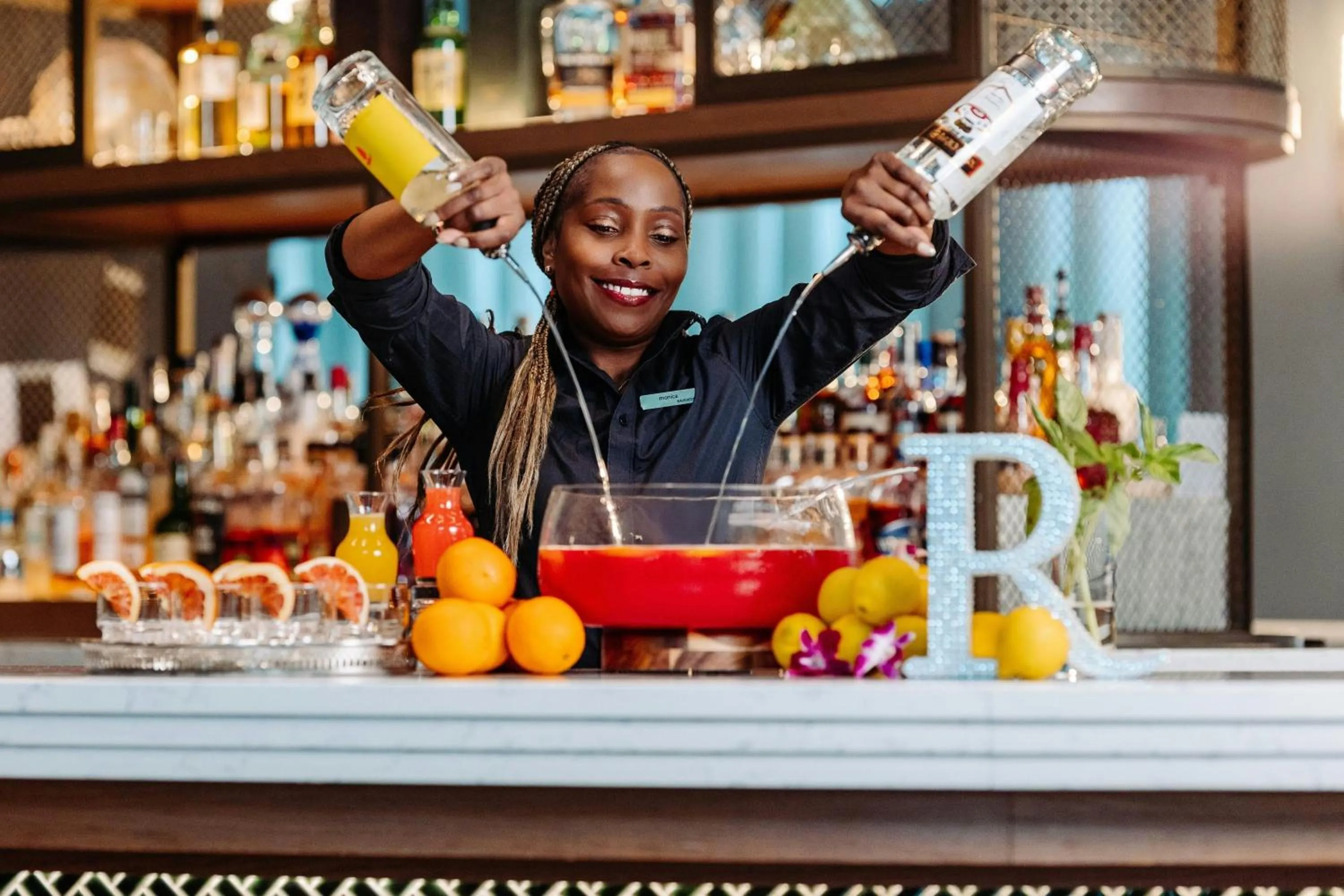 Lounge or bar in Renaissance Boston Seaport District