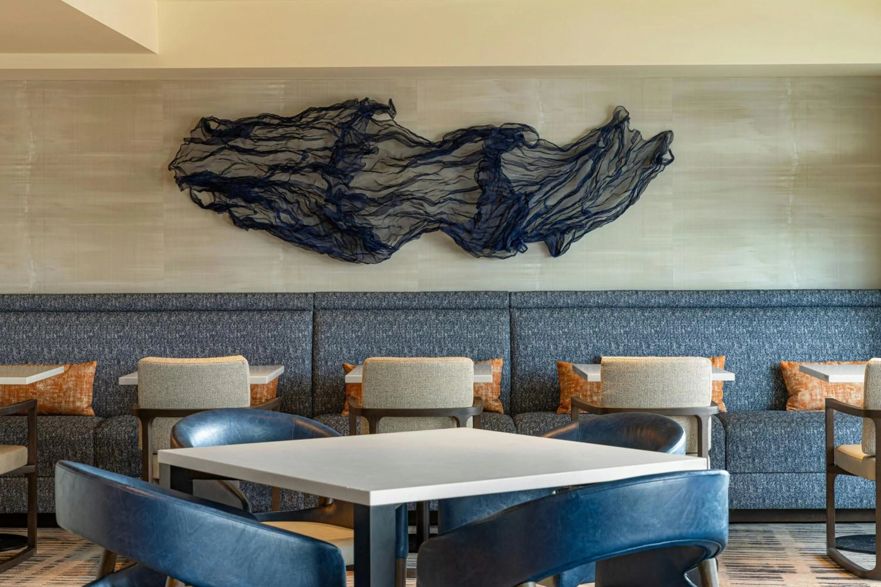 Lounge or bar in Renaissance Boston Seaport District