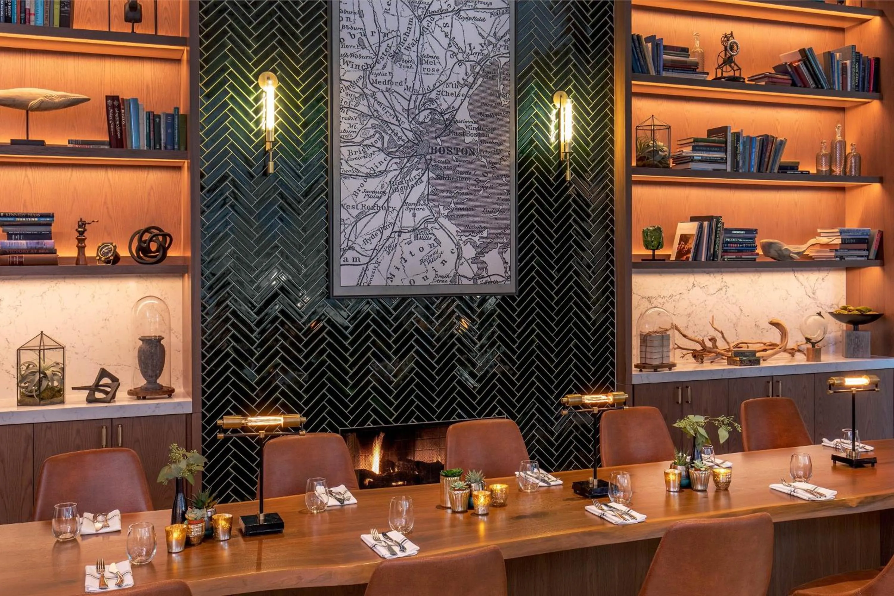 Lounge or bar in Renaissance Boston Seaport District