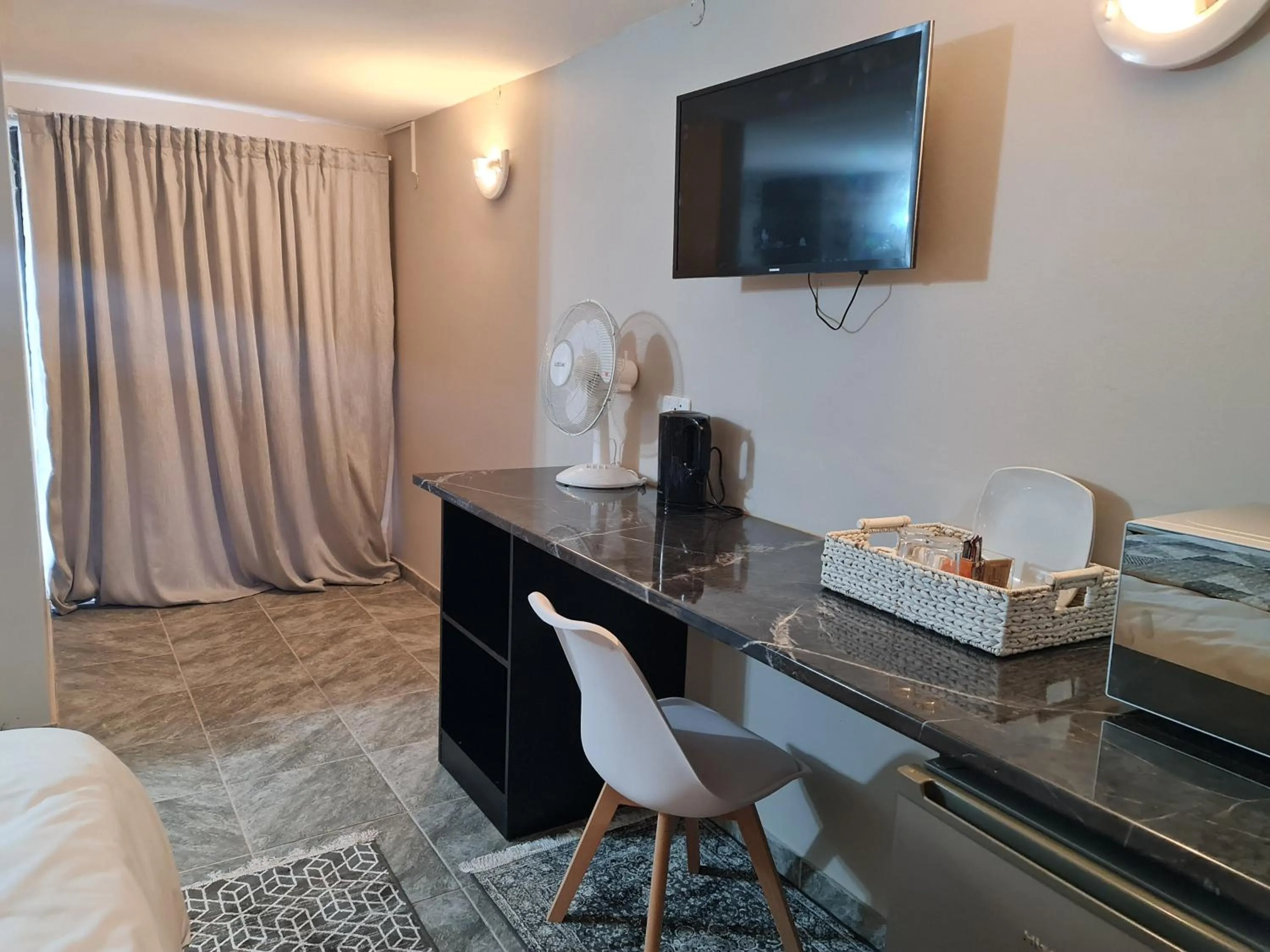 Coffee/tea facilities in THE THATCH HIDE