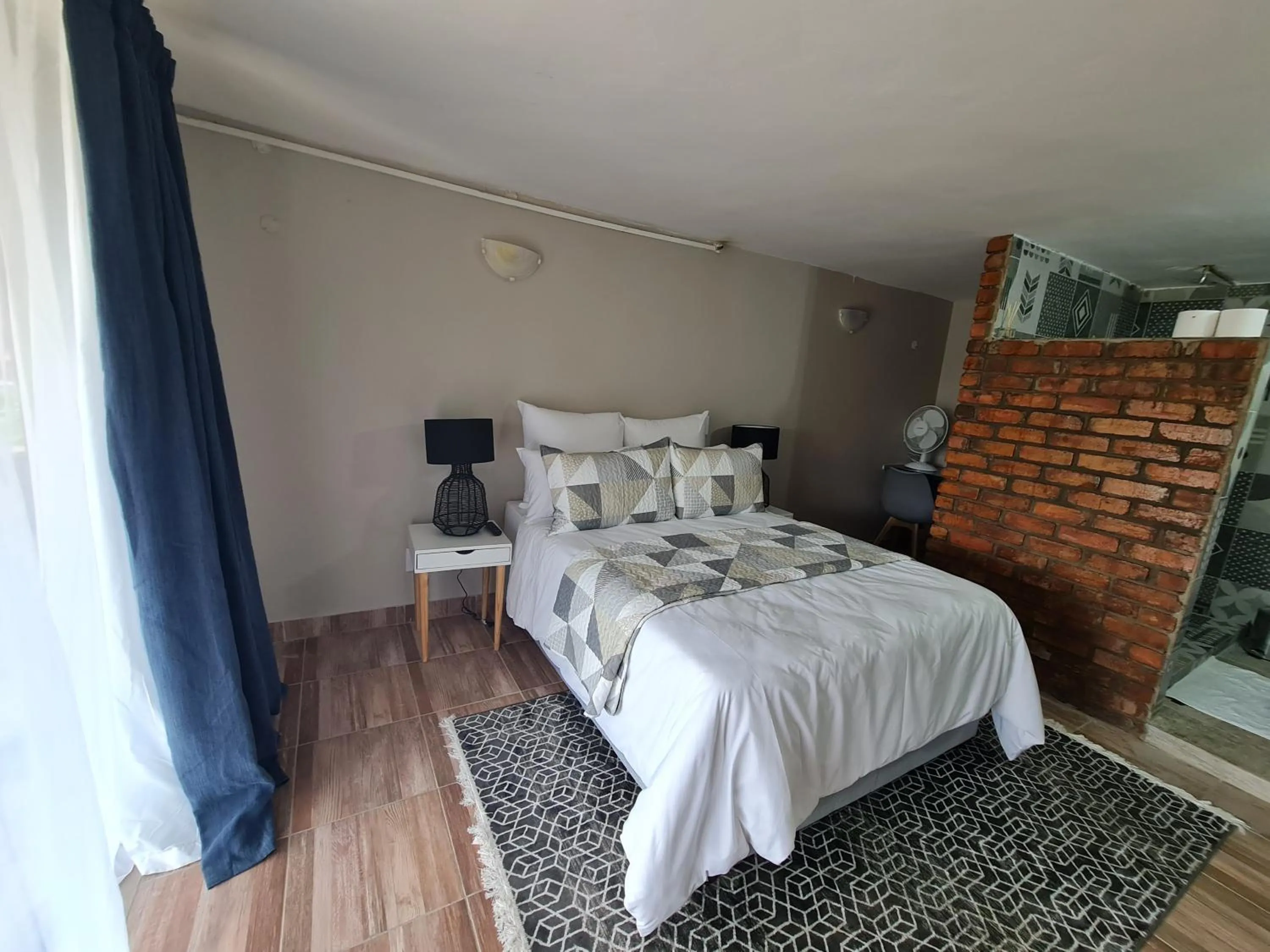 Photo of the whole room, Bed in THE THATCH HIDE