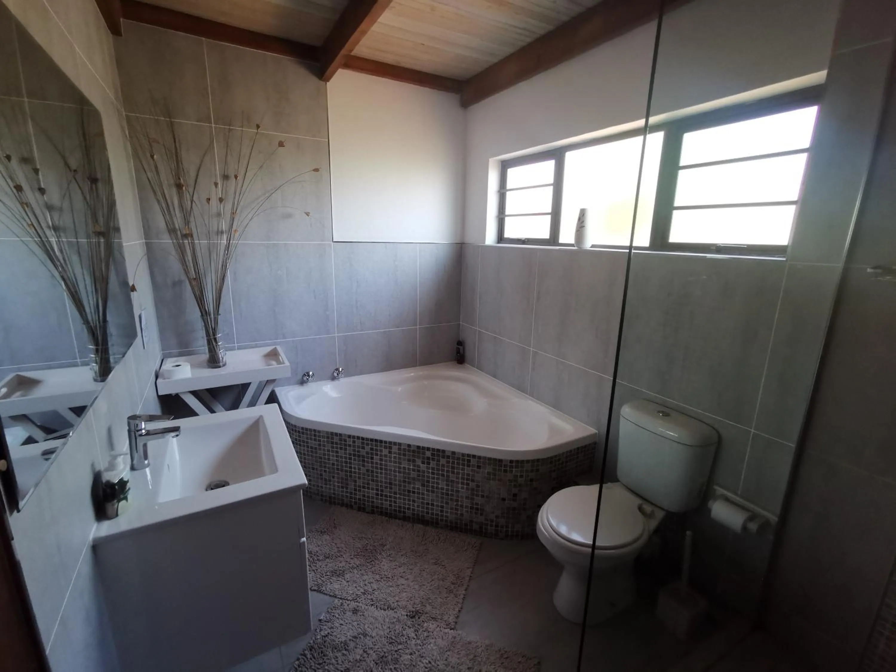 Bathroom in THE THATCH HIDE
