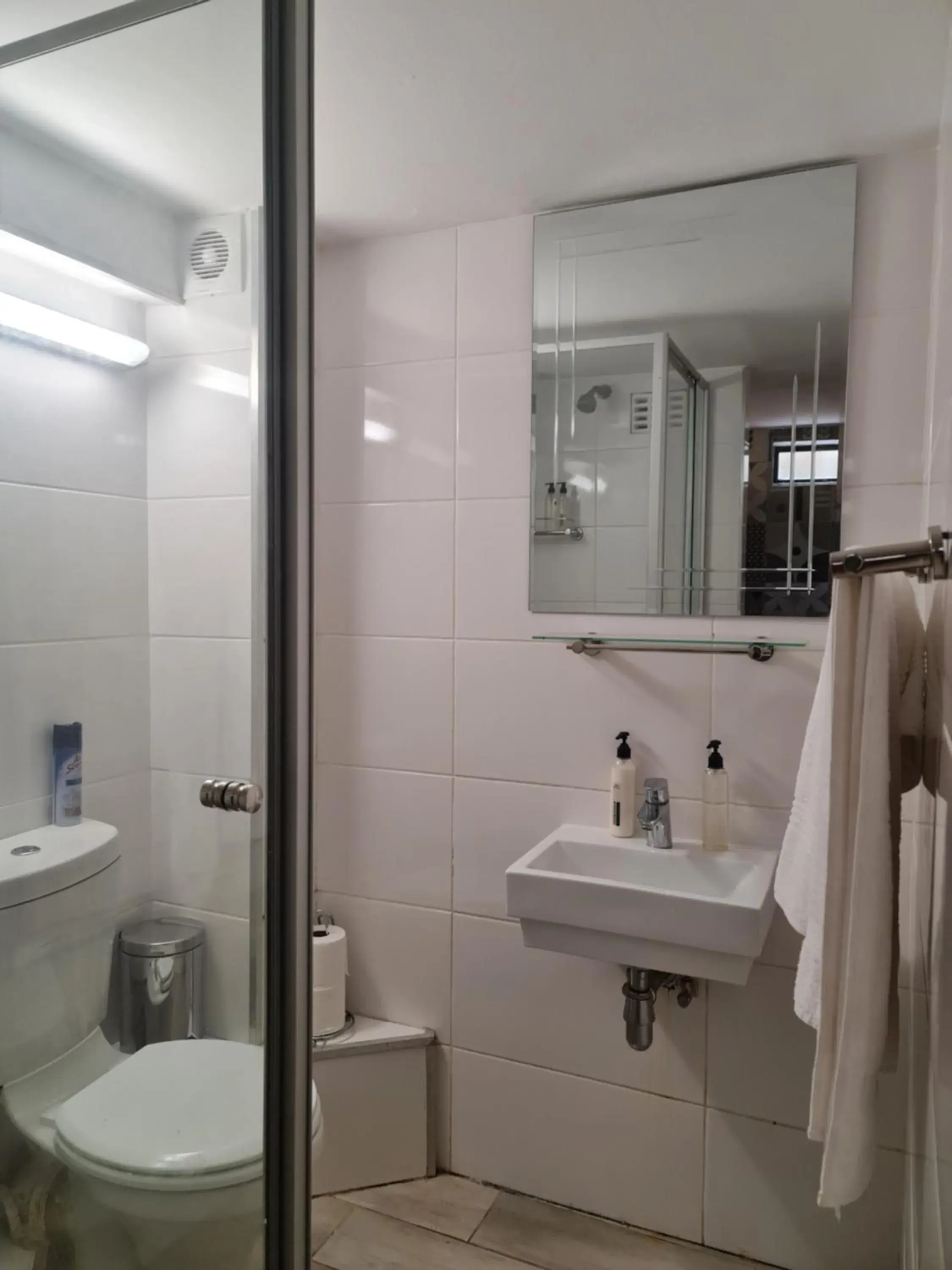 Double Room in THE THATCH HIDE Double Room in THE THATCH HIDE