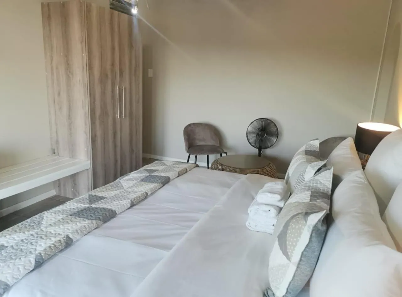 Photo of the whole room, Bed in THE THATCH HIDE