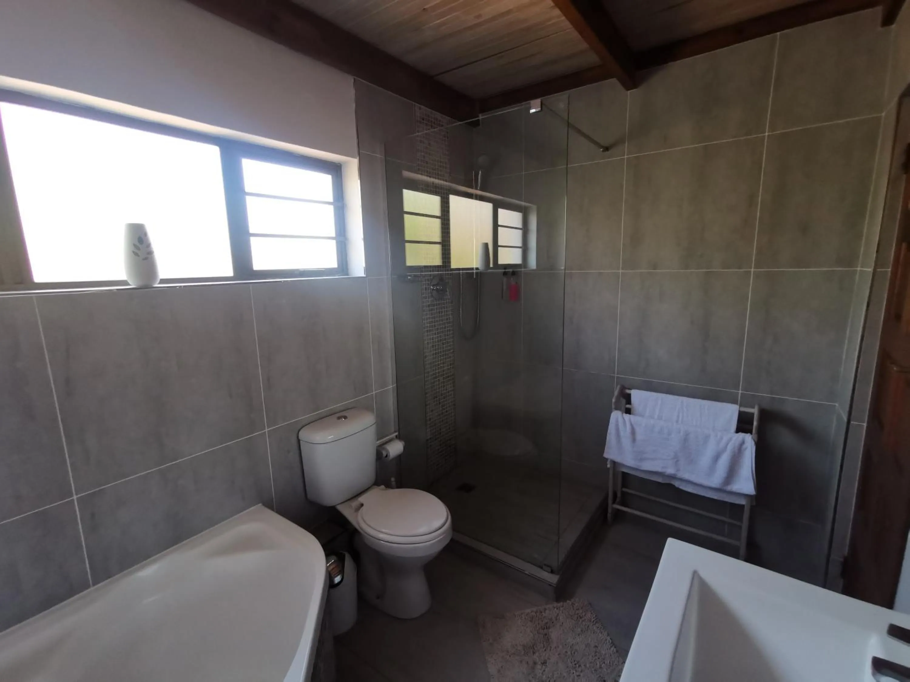 Bathroom in THE THATCH HIDE