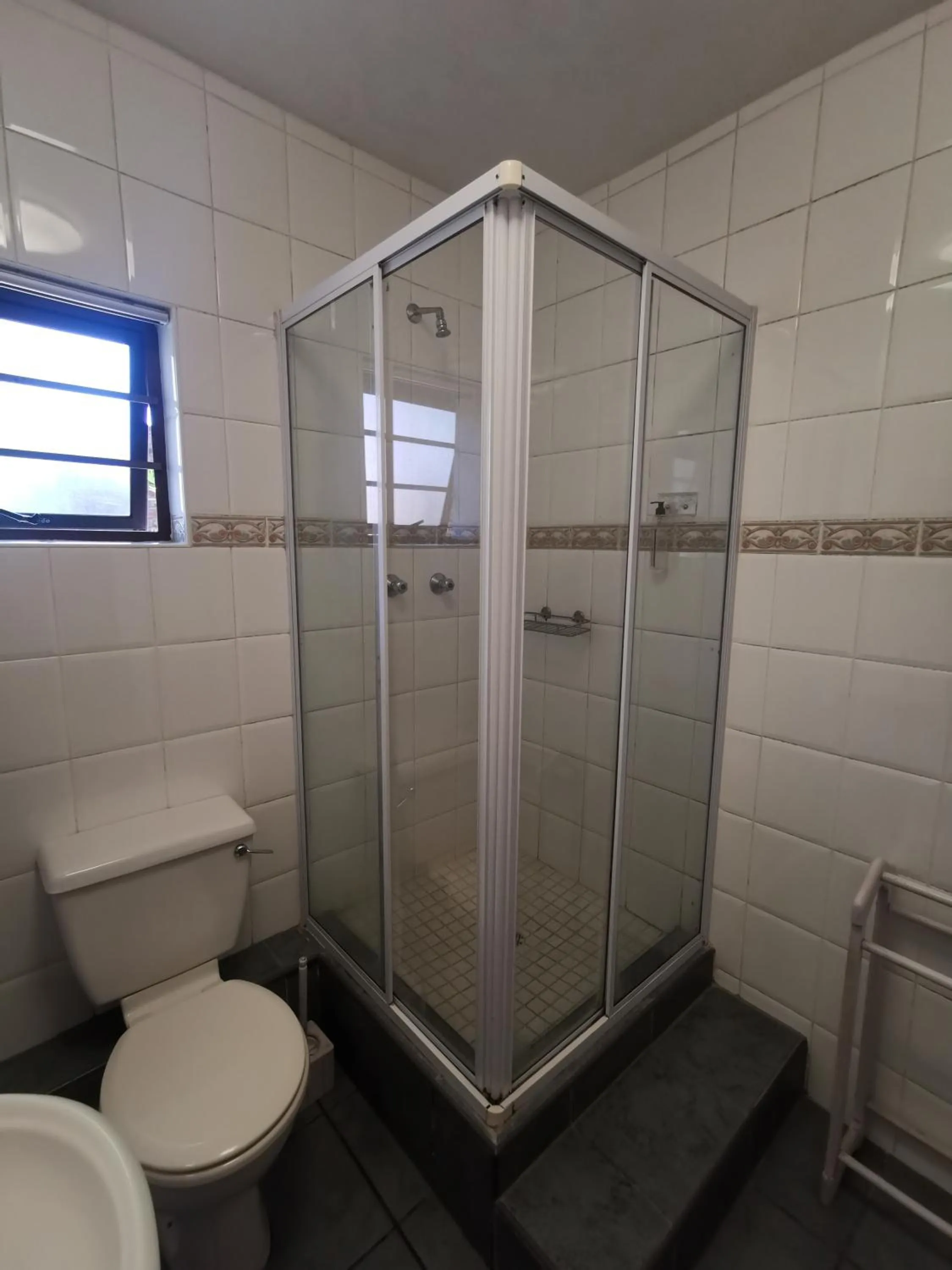 Bathroom in THE THATCH HIDE