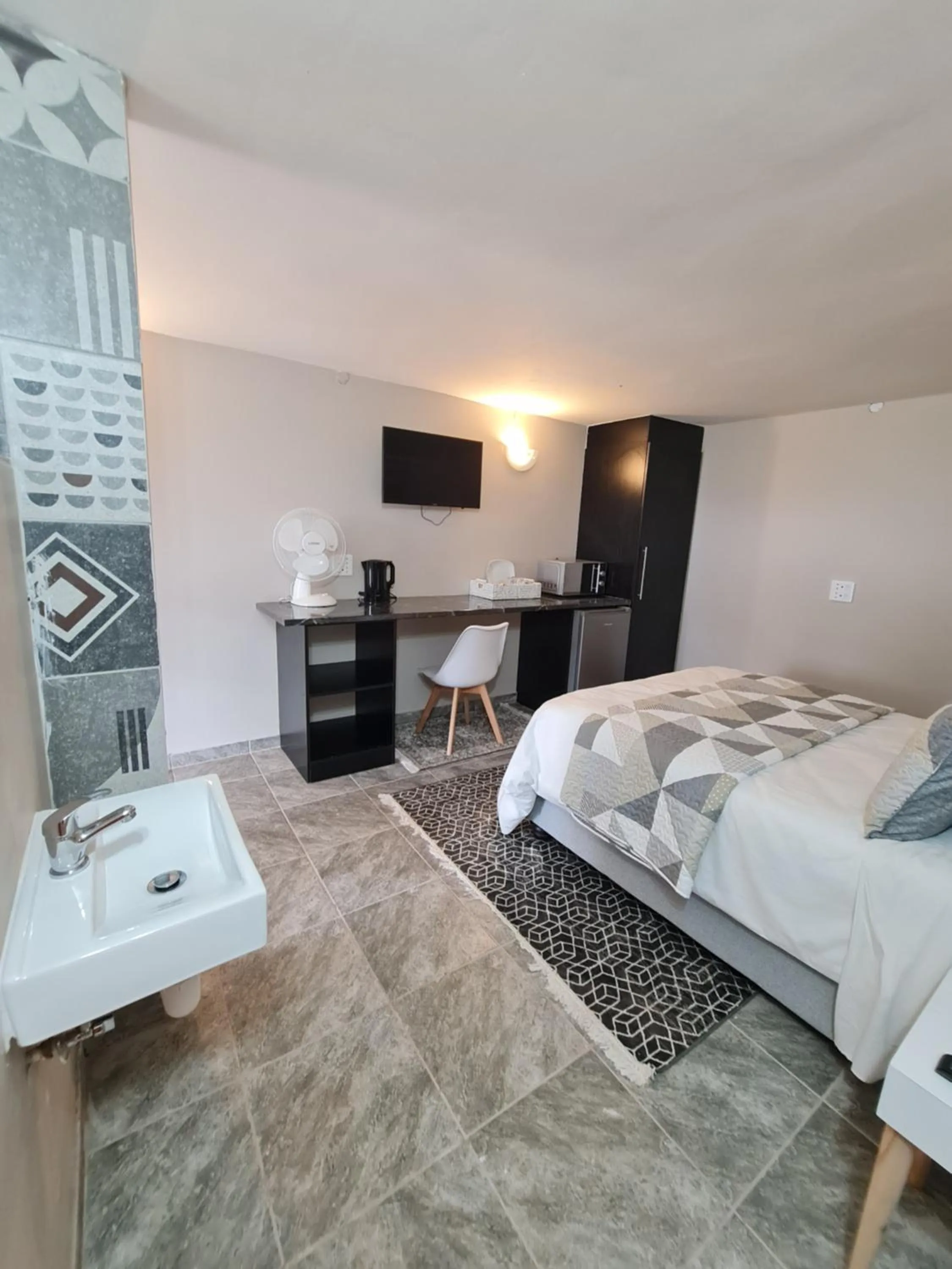 Photo of the whole room, Bed in THE THATCH HIDE