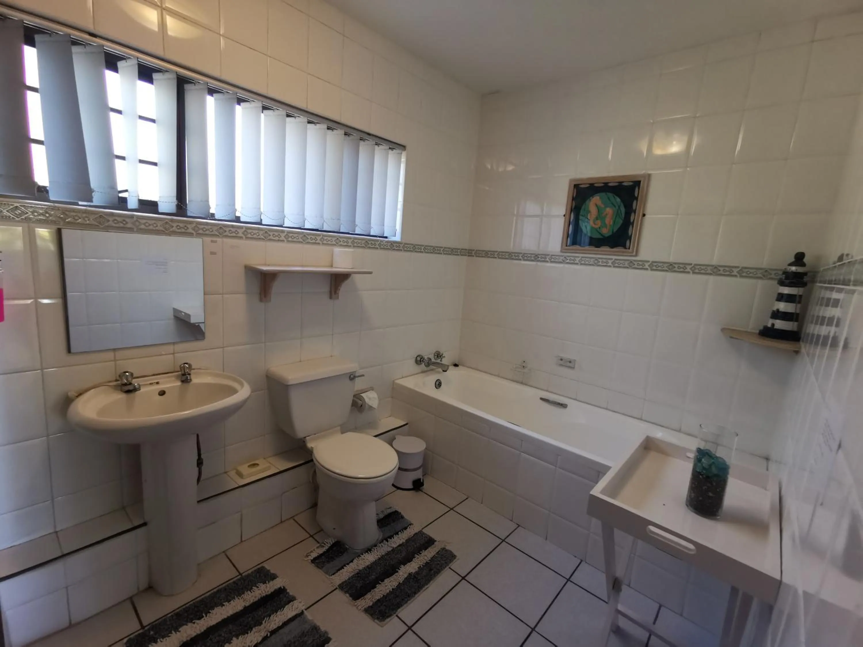 Bathroom in THE THATCH HIDE