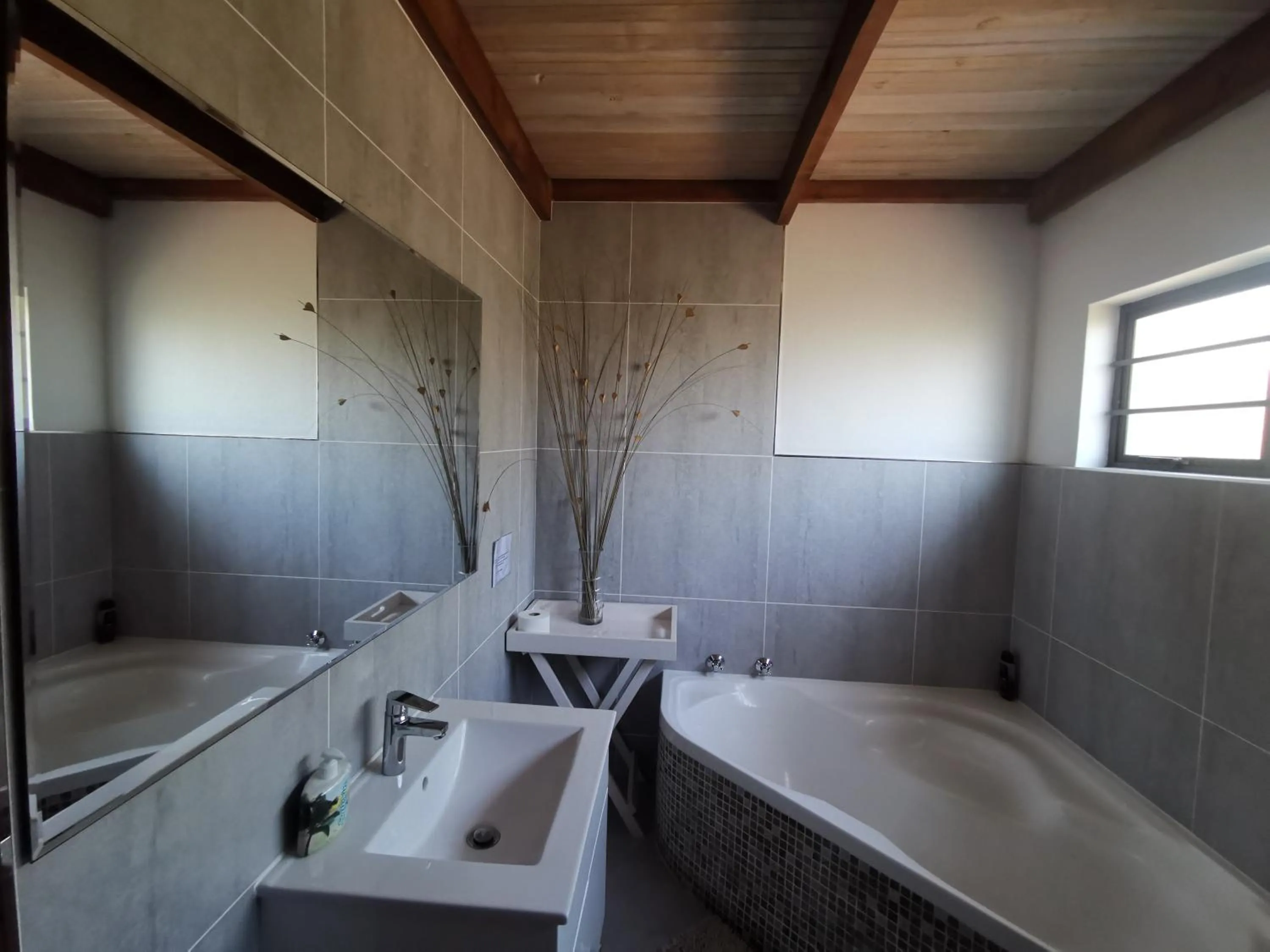 Bathroom in THE THATCH HIDE