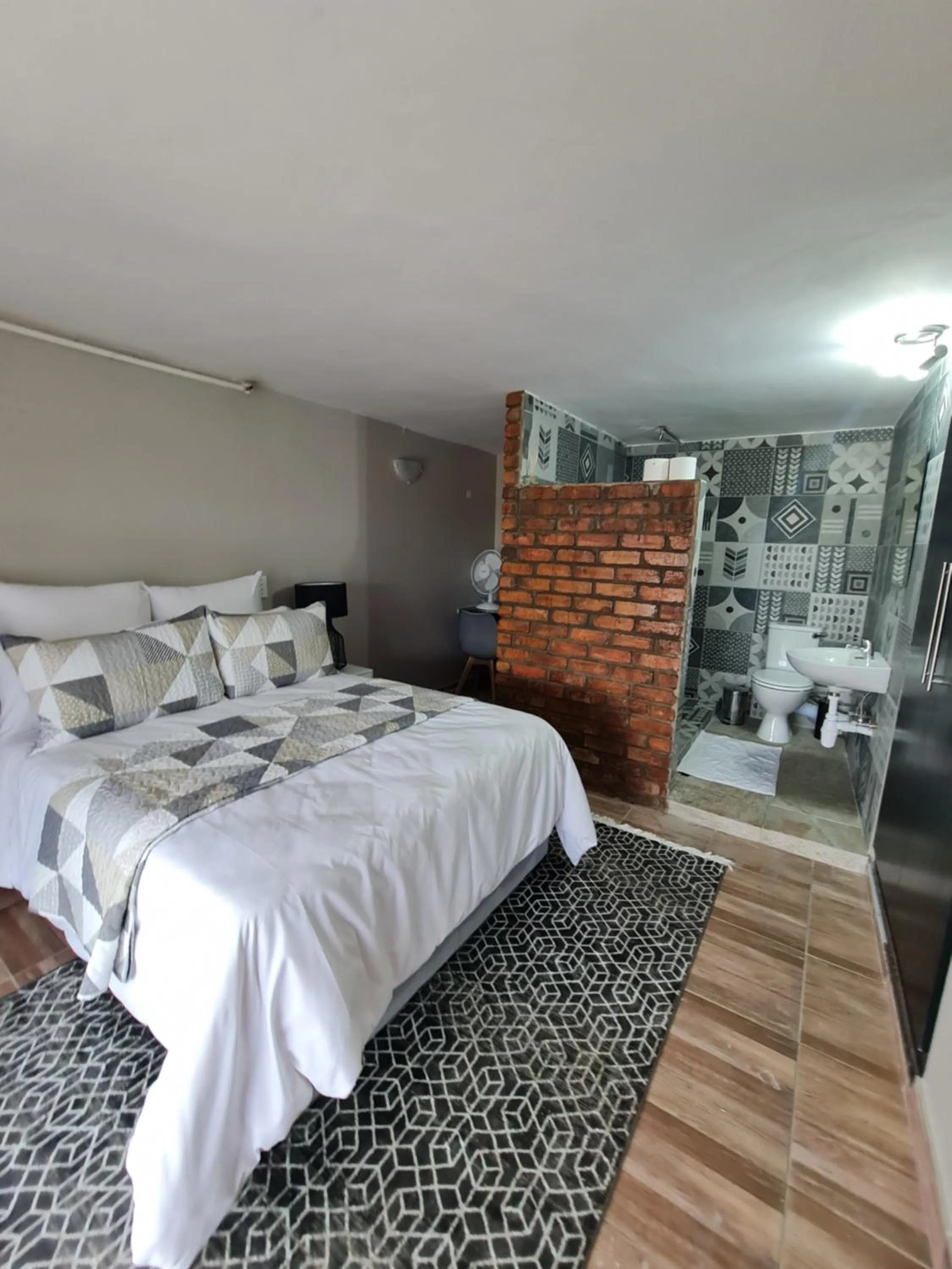 Photo of the whole room, Bed in THE THATCH HIDE