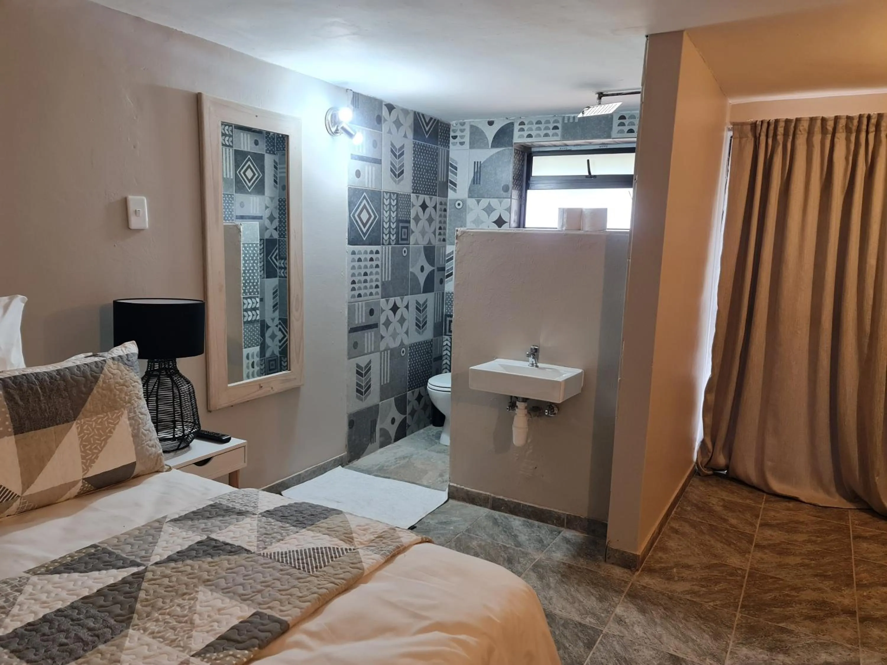 Photo of the whole room, Bed in THE THATCH HIDE