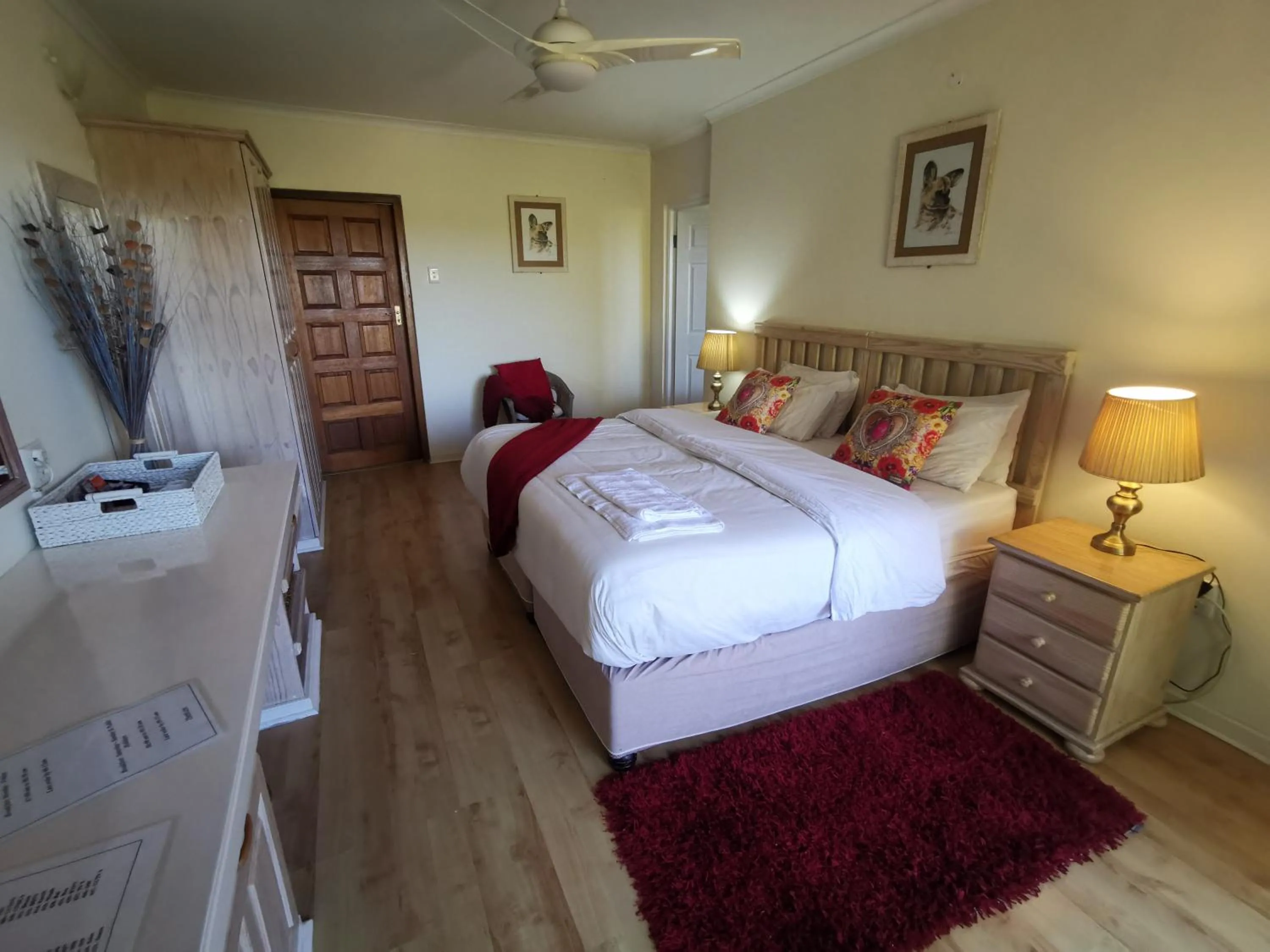 Photo of the whole room, Bed in THE THATCH HIDE