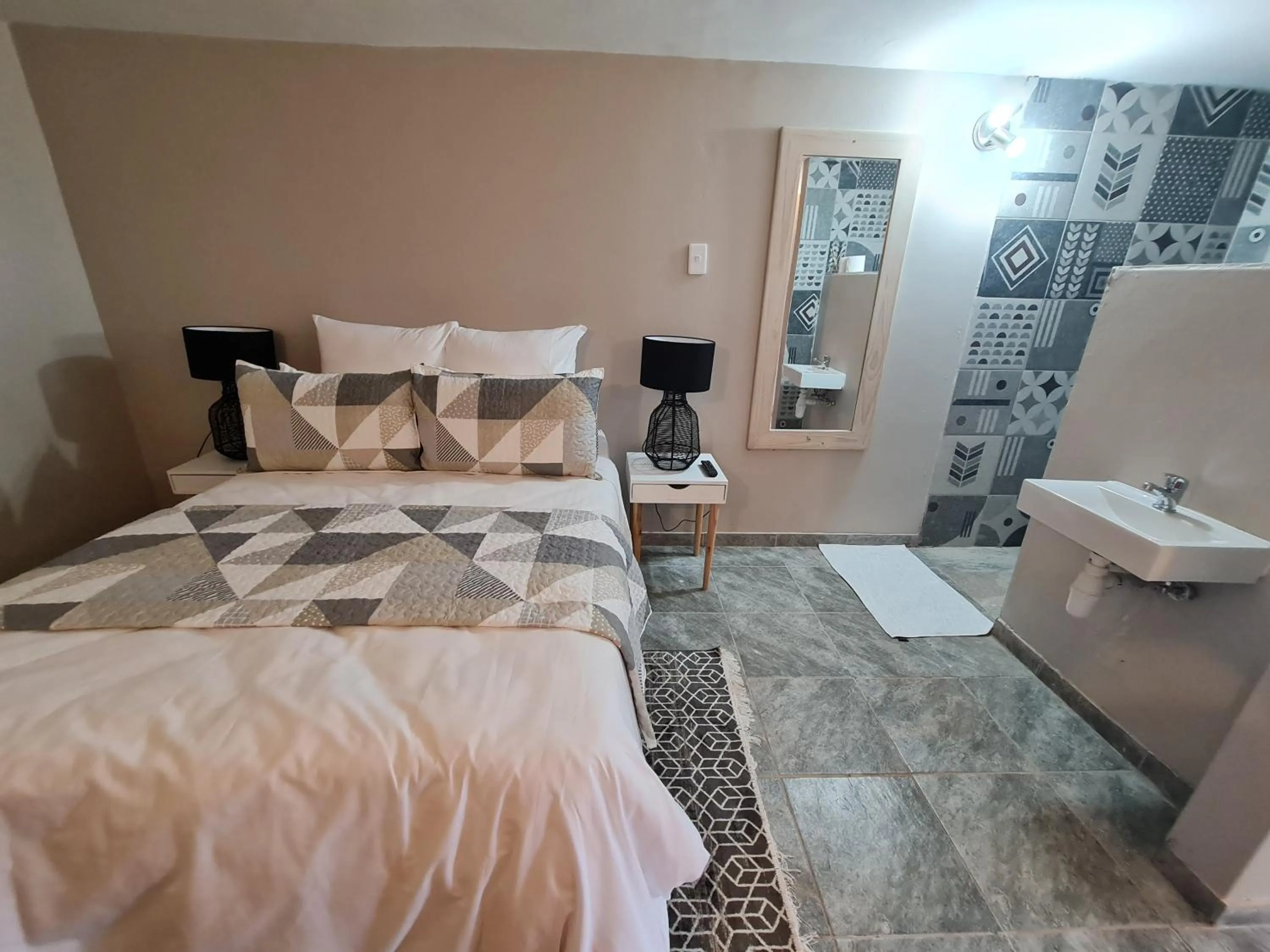 Photo of the whole room, Bed in THE THATCH HIDE