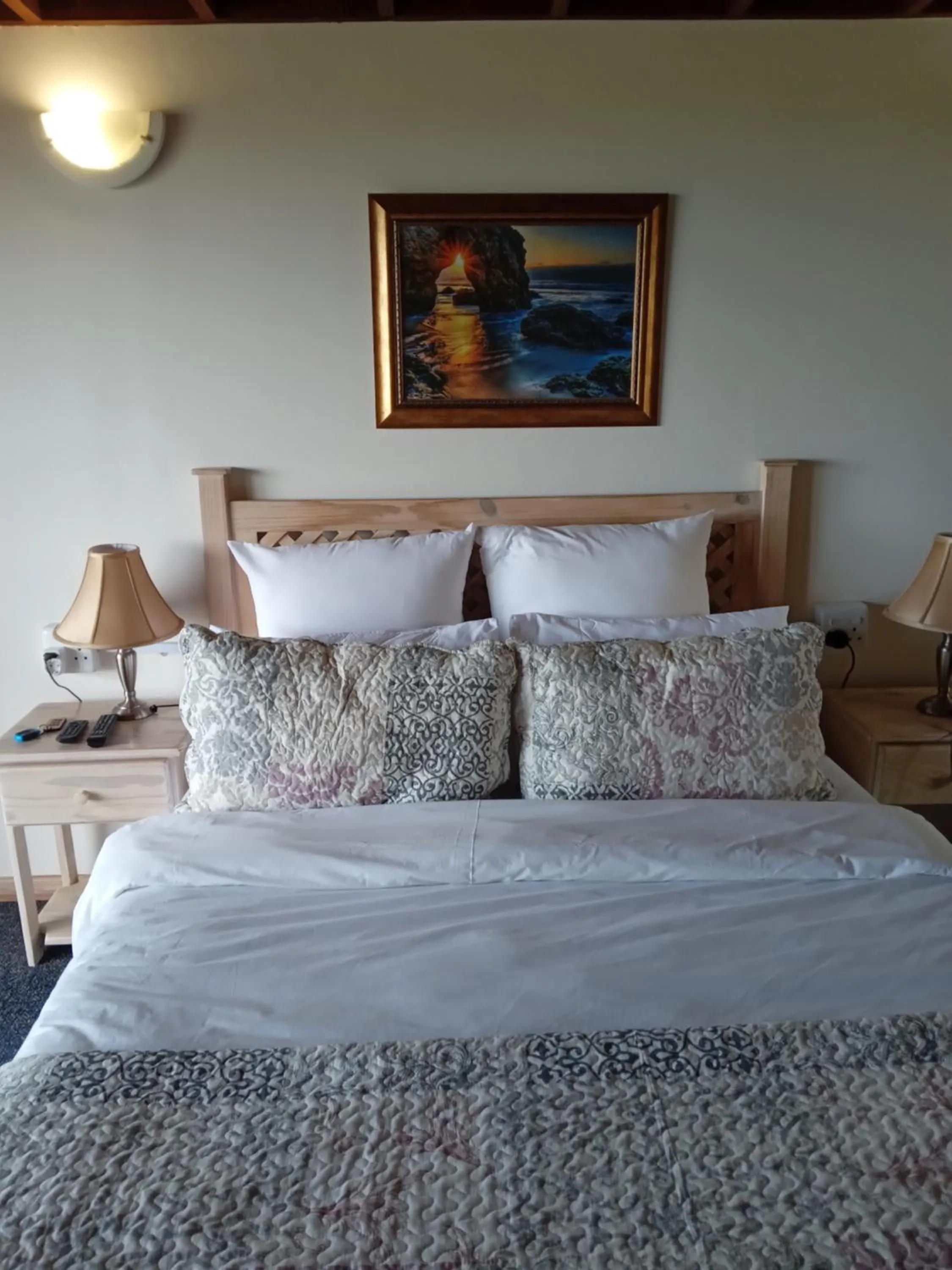 Bedroom, Bed in THE THATCH HIDE