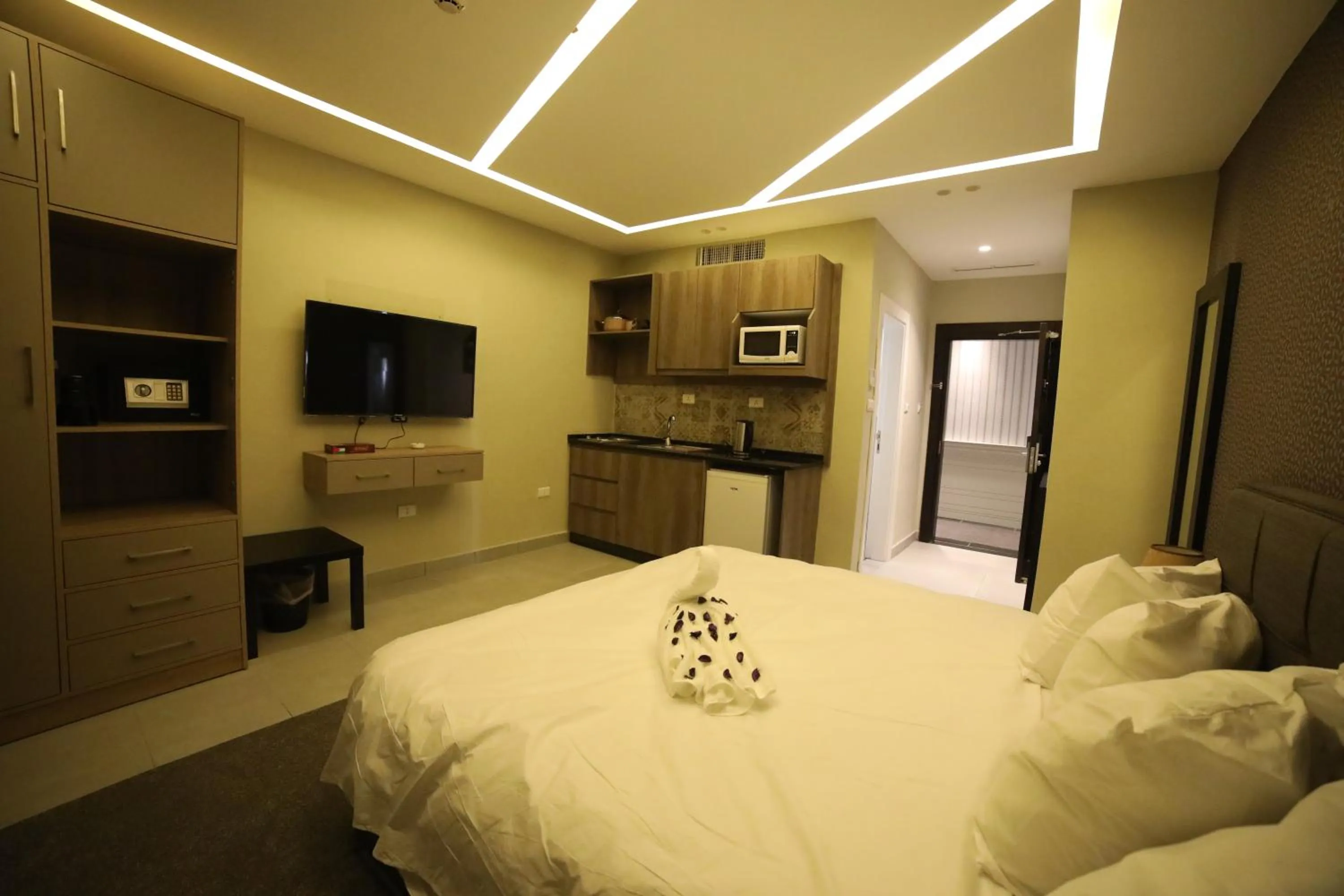 Bed in فندق صحارى الخليج Sahara Gulf Hotel Apartments