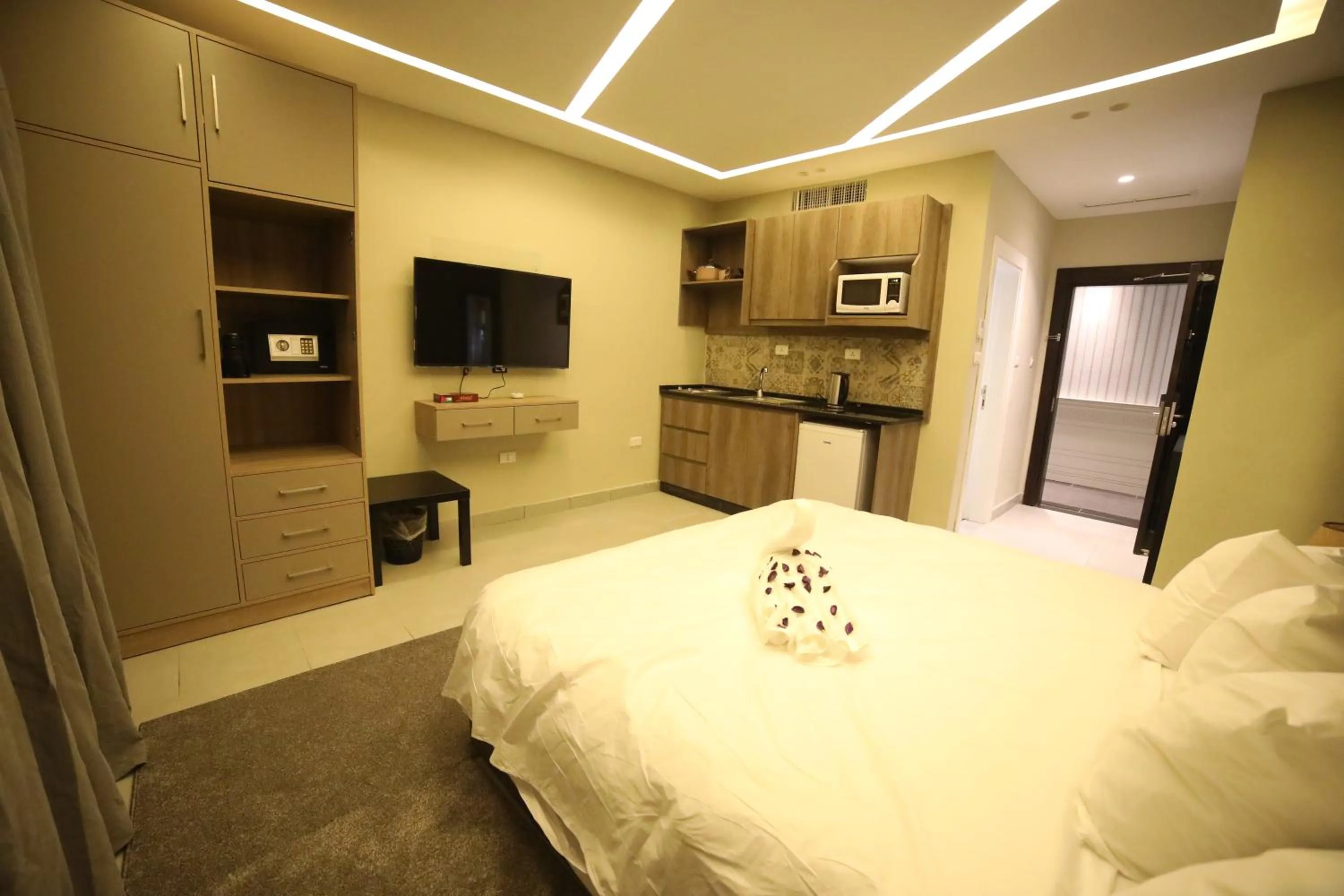 Bed in فندق صحارى الخليج Sahara Gulf Hotel Apartments