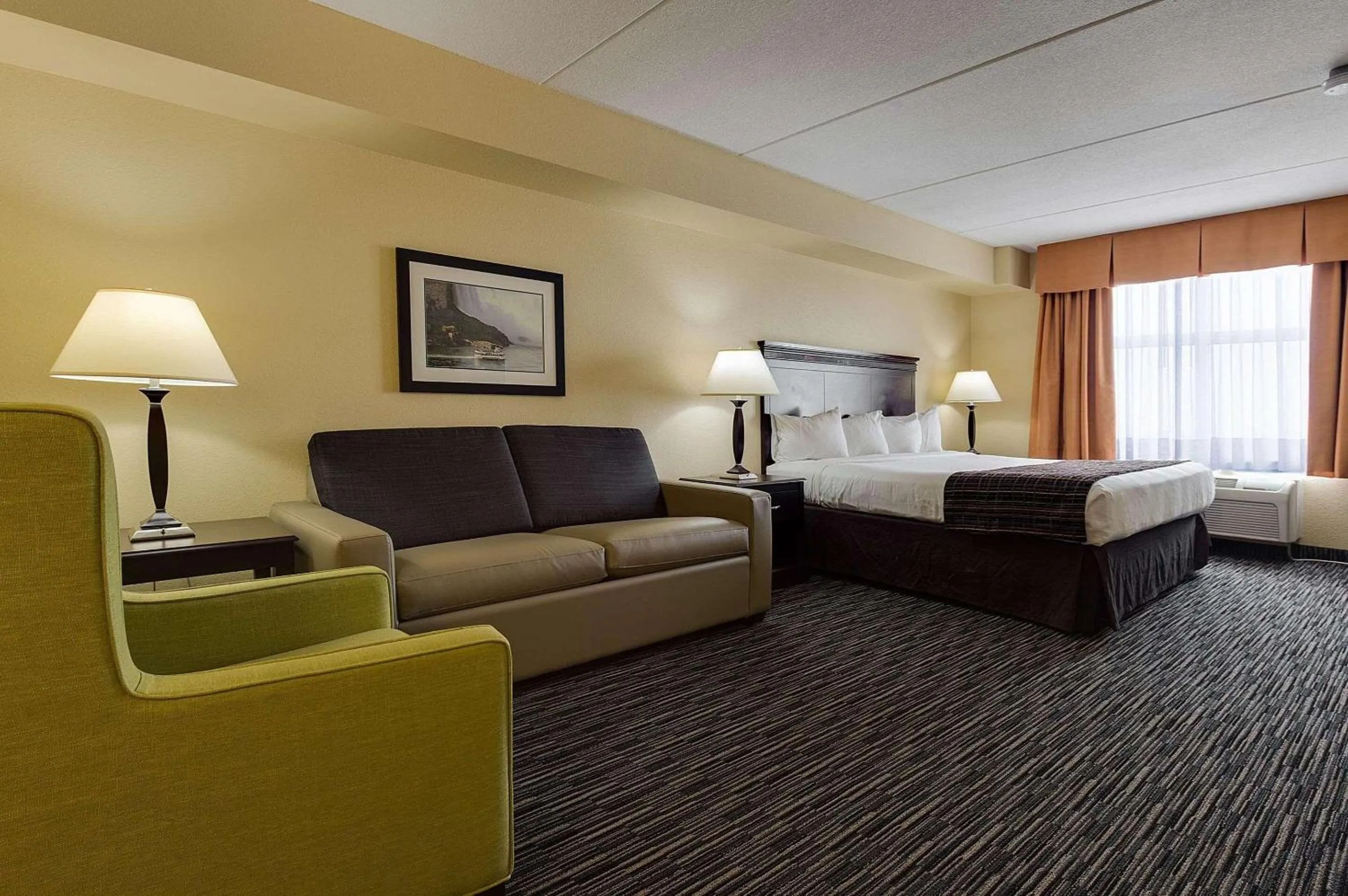 Bedroom, Bed in Country Inn & Suites by Radisson, Niagara Falls, ON