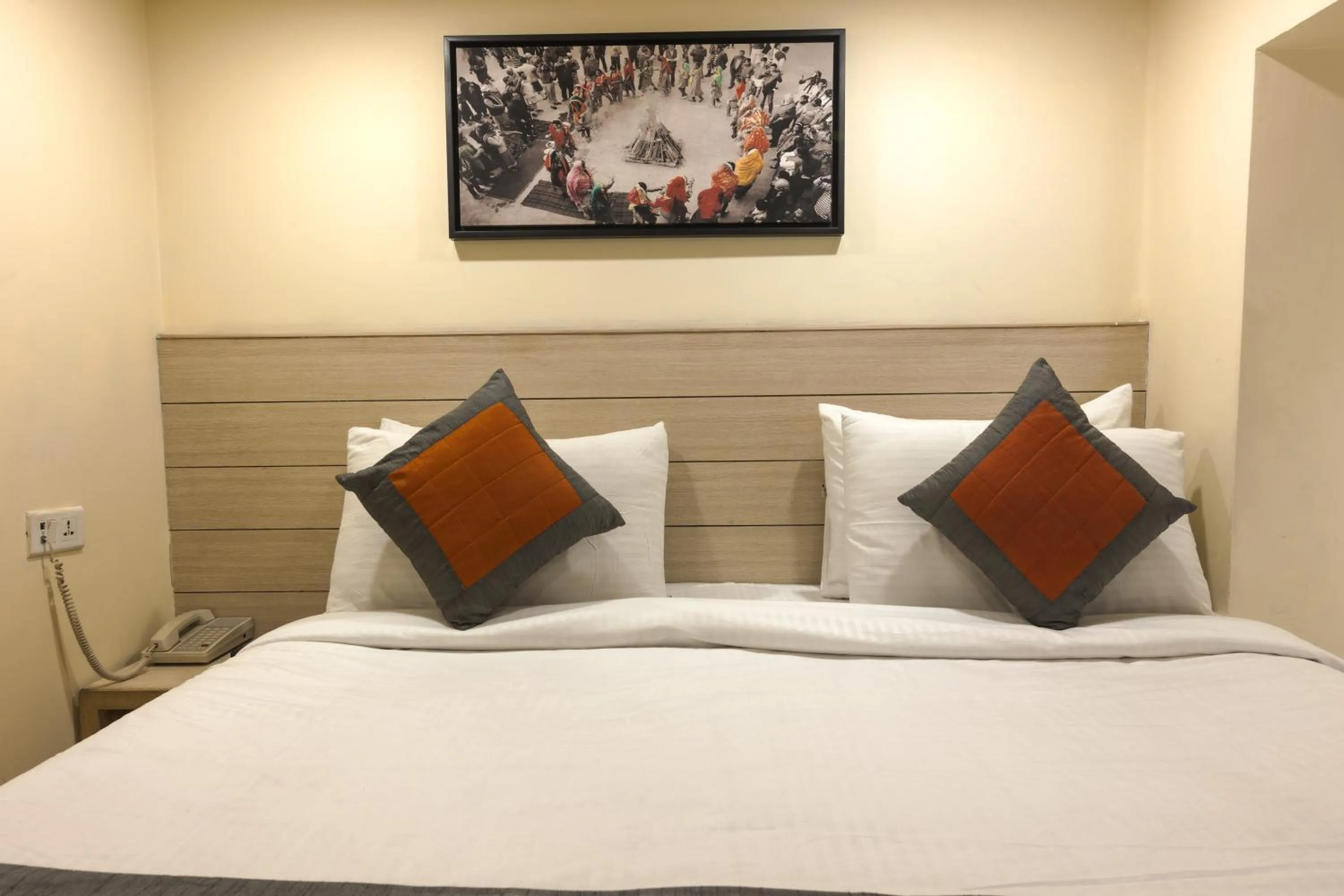 Bed in Sagar Hotel JUST 5 MIN FROM GOLDEN TEMPLE