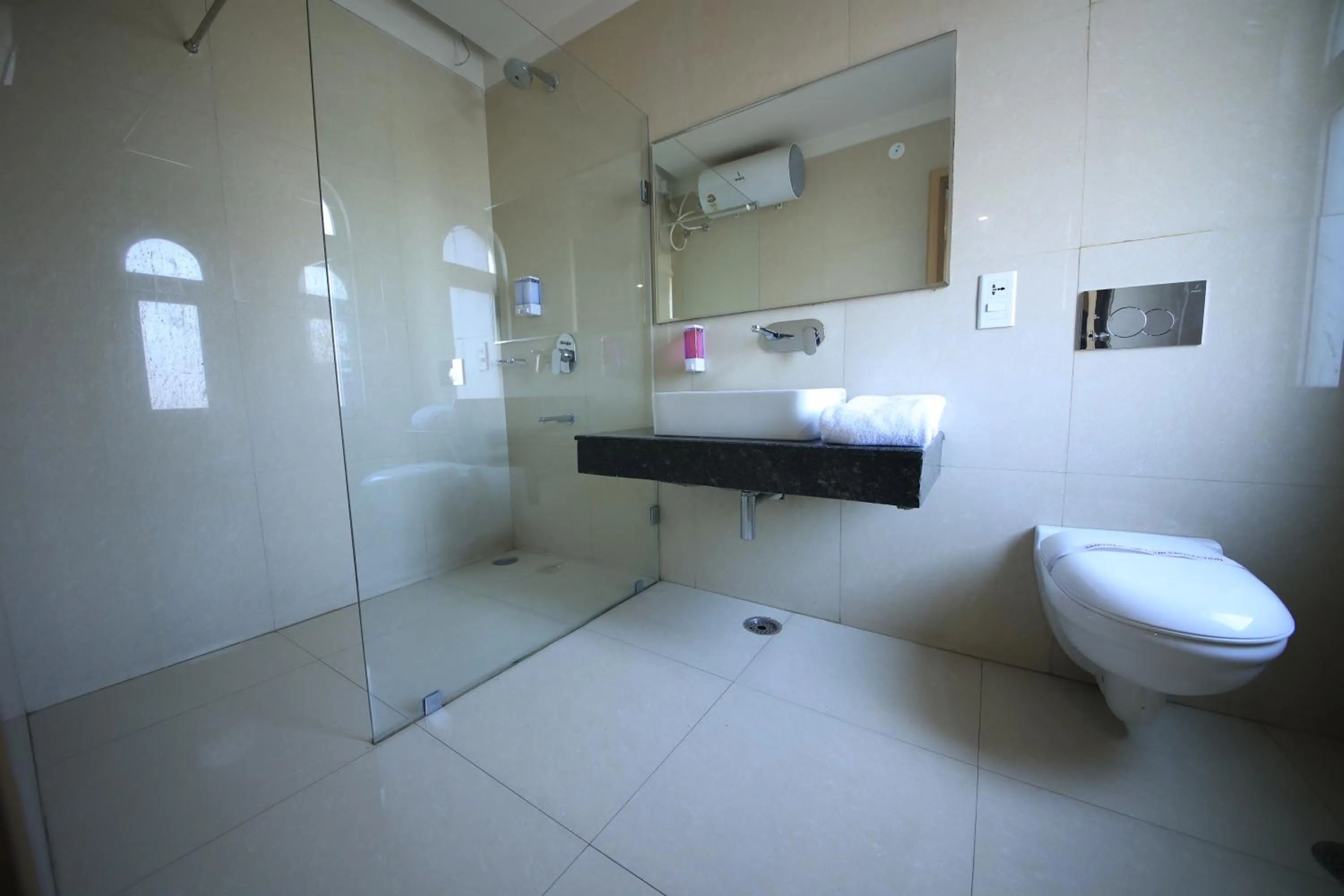Bathroom in Sagar Hotel JUST 5 MIN FROM GOLDEN TEMPLE