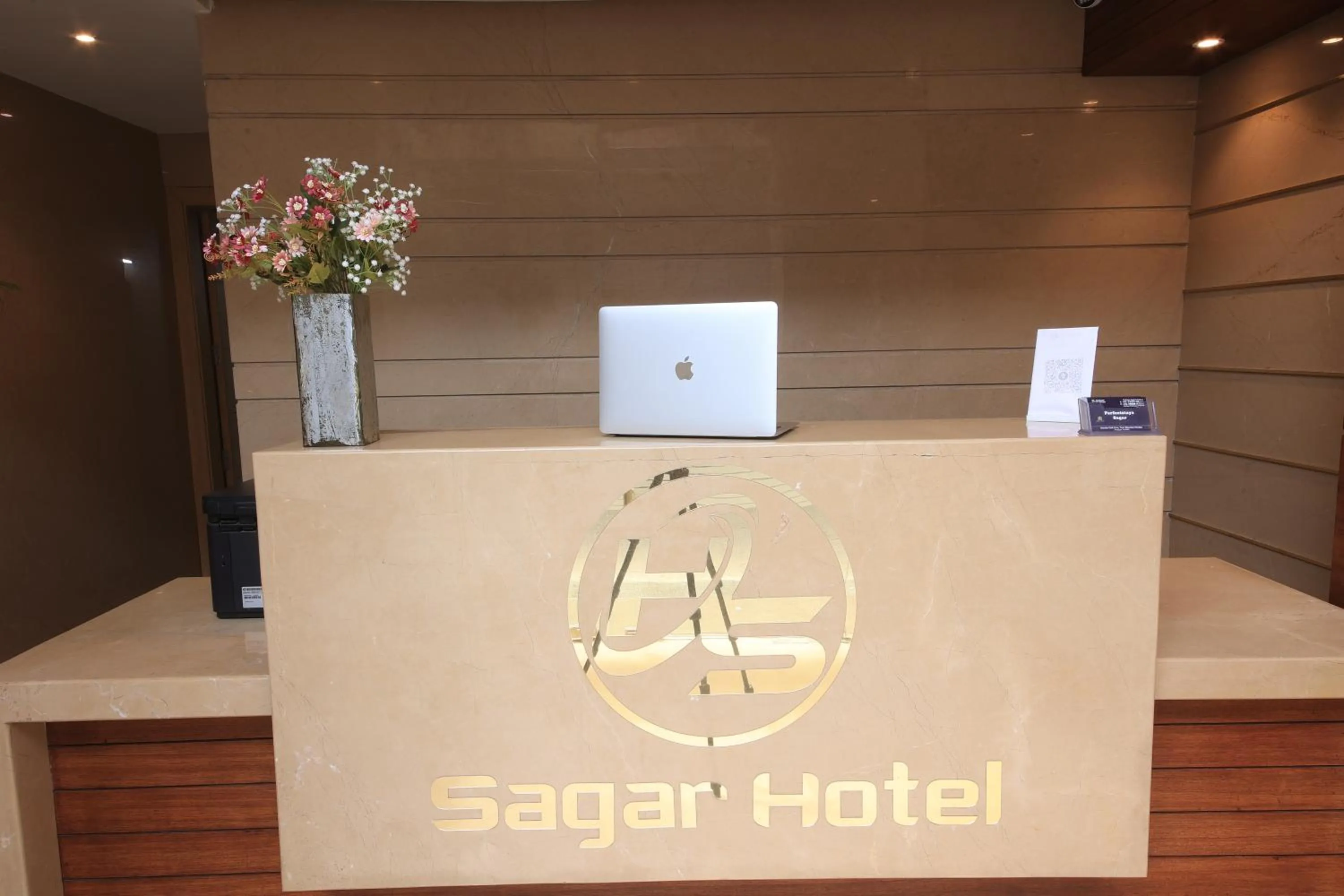 Lobby or reception in Sagar Hotel JUST 5 MIN FROM GOLDEN TEMPLE