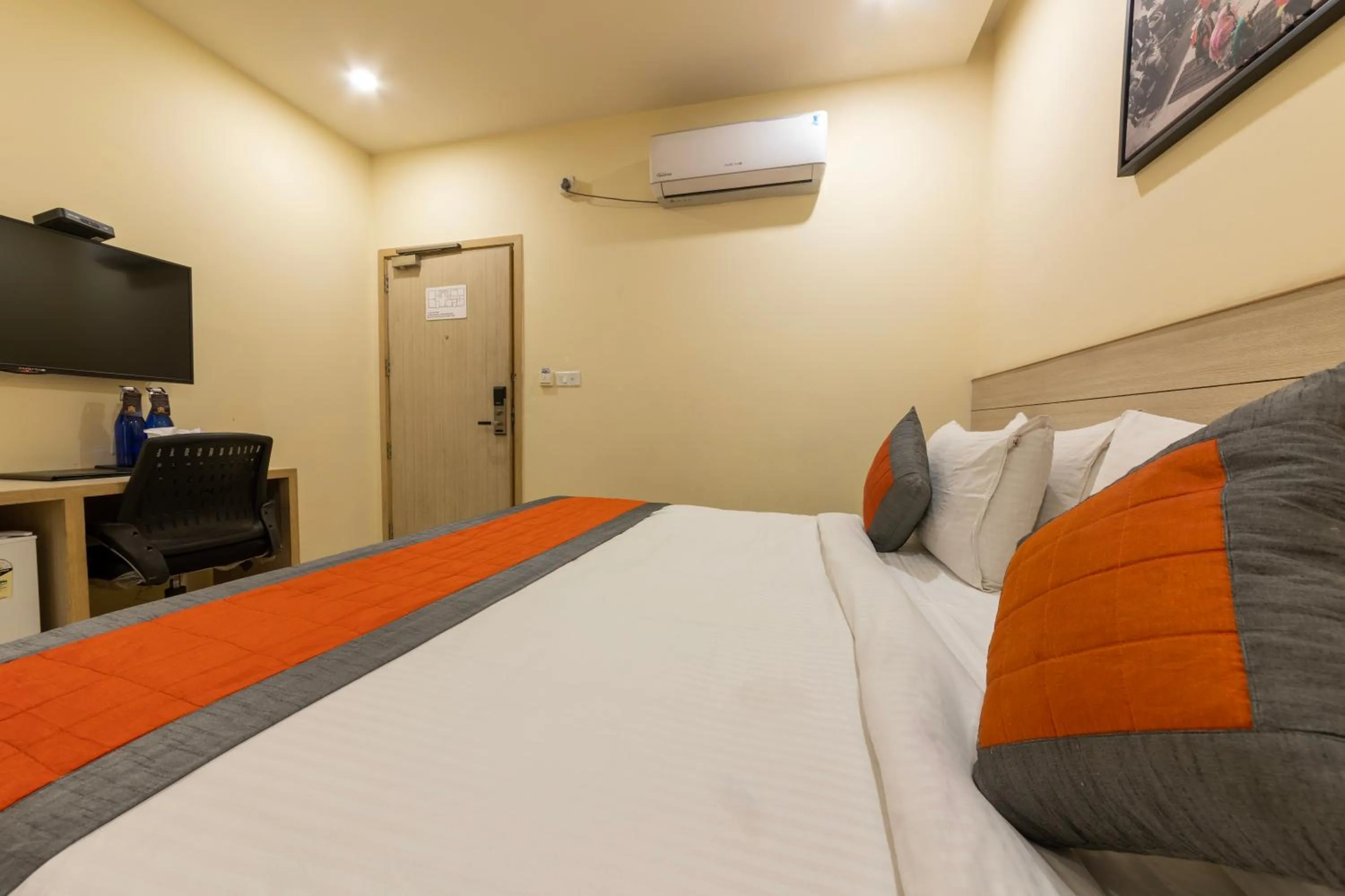 Photo of the whole room, Bed in Sagar Hotel JUST 5 MIN FROM GOLDEN TEMPLE