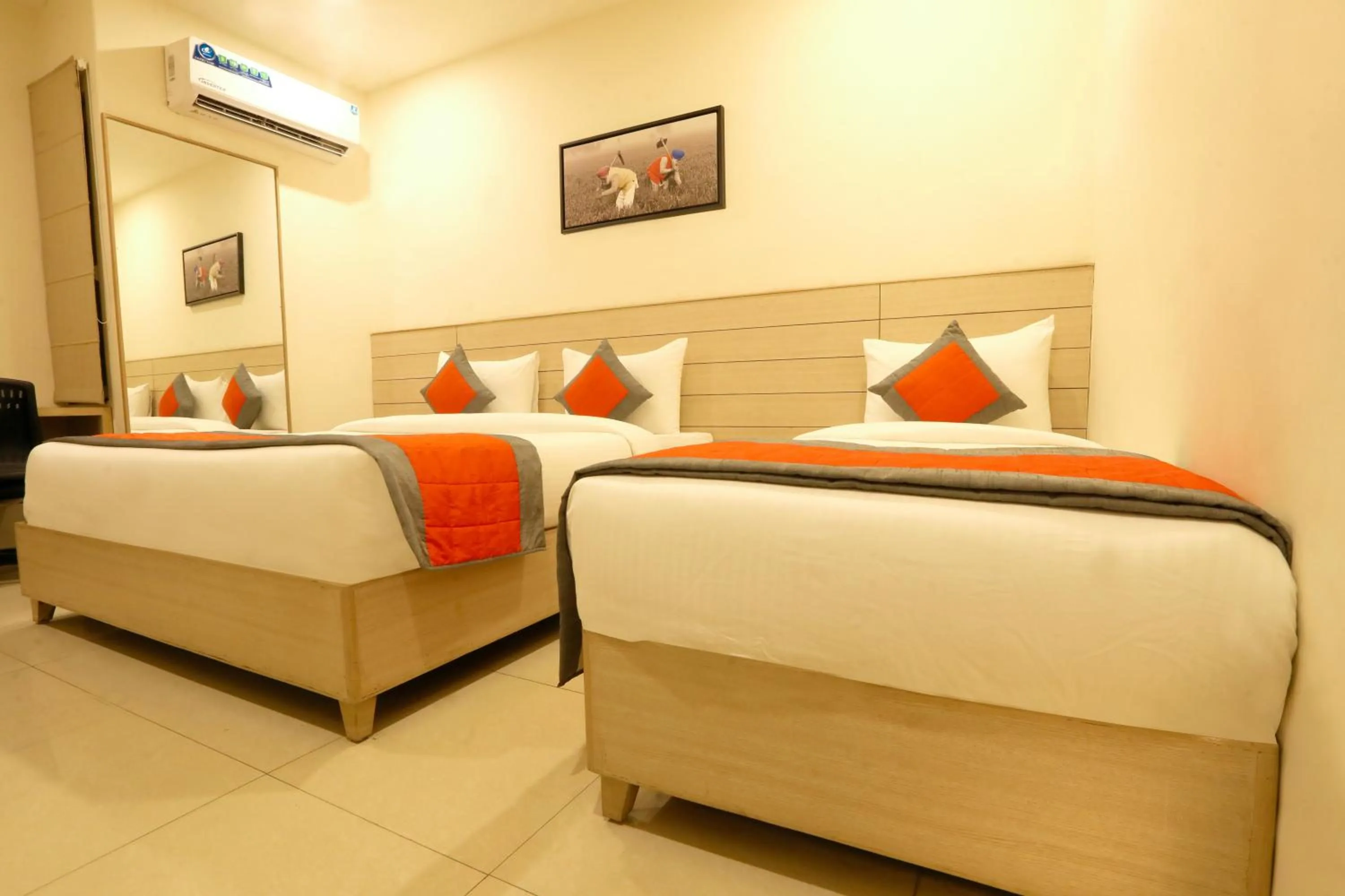 Bed in Sagar Hotel JUST 5 MIN FROM GOLDEN TEMPLE