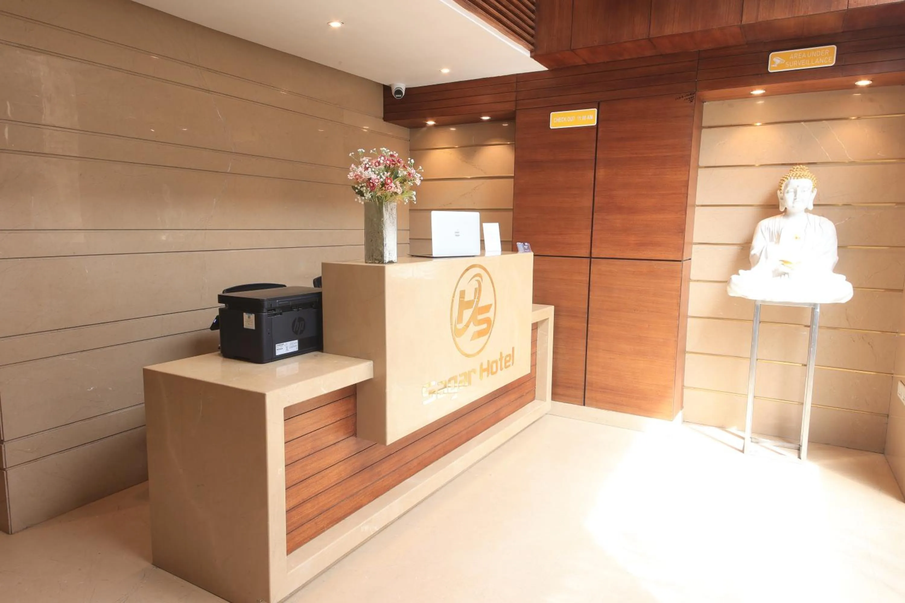 Lobby or reception in Sagar Hotel JUST 5 MIN FROM GOLDEN TEMPLE