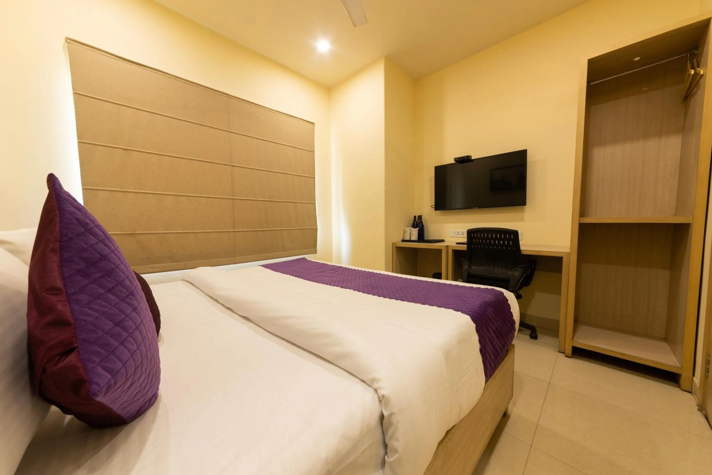 Photo of the whole room, Bed in Sagar Hotel JUST 5 MIN FROM GOLDEN TEMPLE