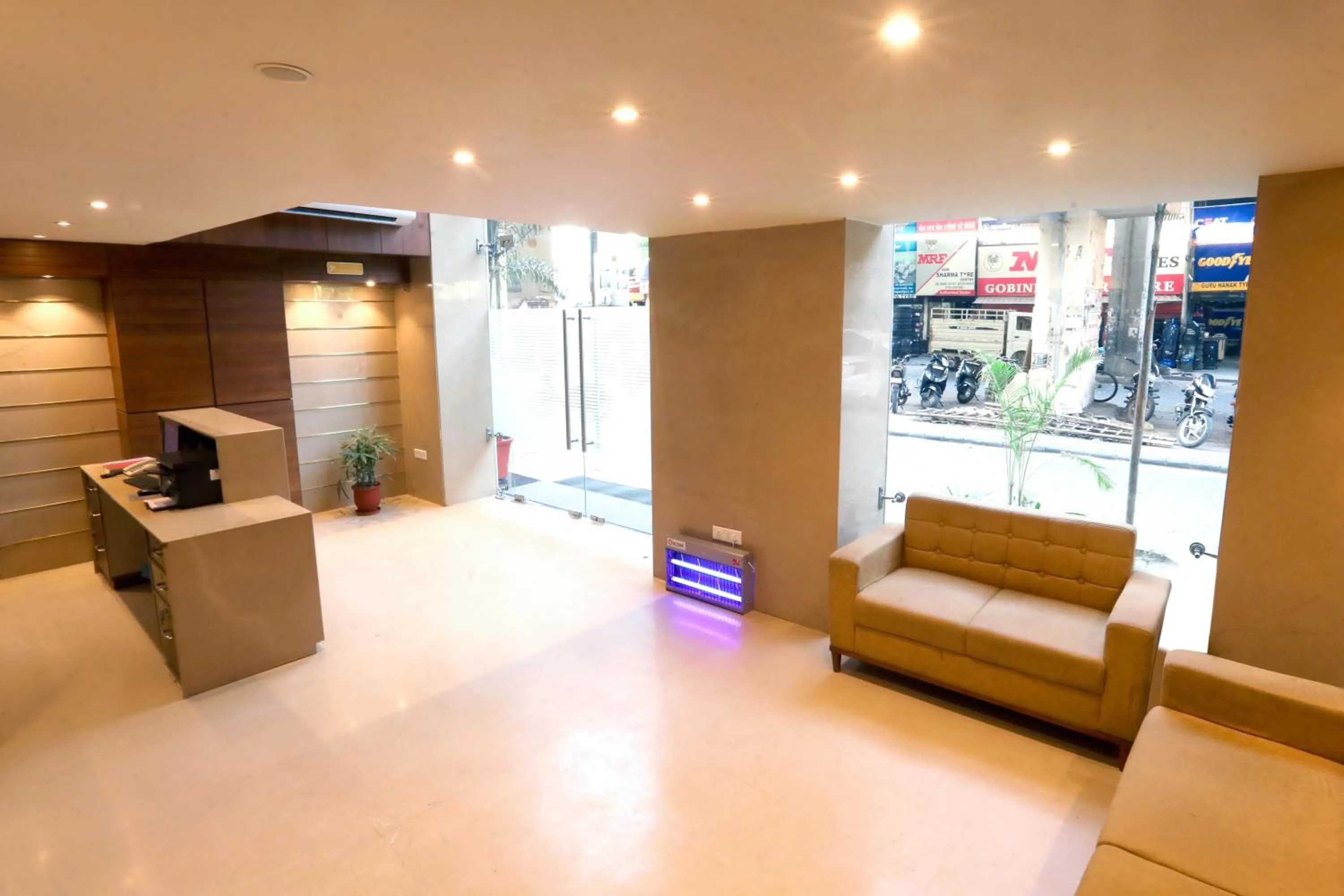 Seating area in Sagar Hotel JUST 5 MIN FROM GOLDEN TEMPLE