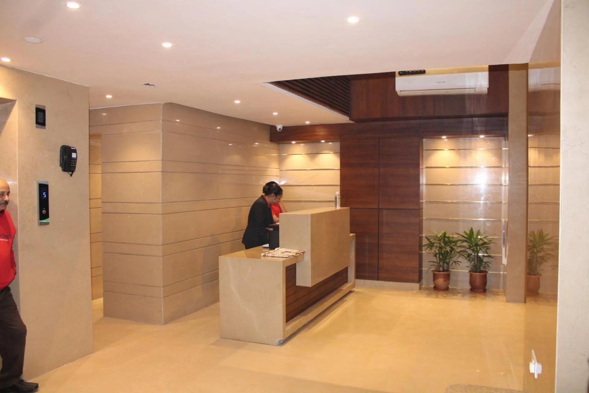 Lobby or reception in Sagar Hotel JUST 5 MIN FROM GOLDEN TEMPLE