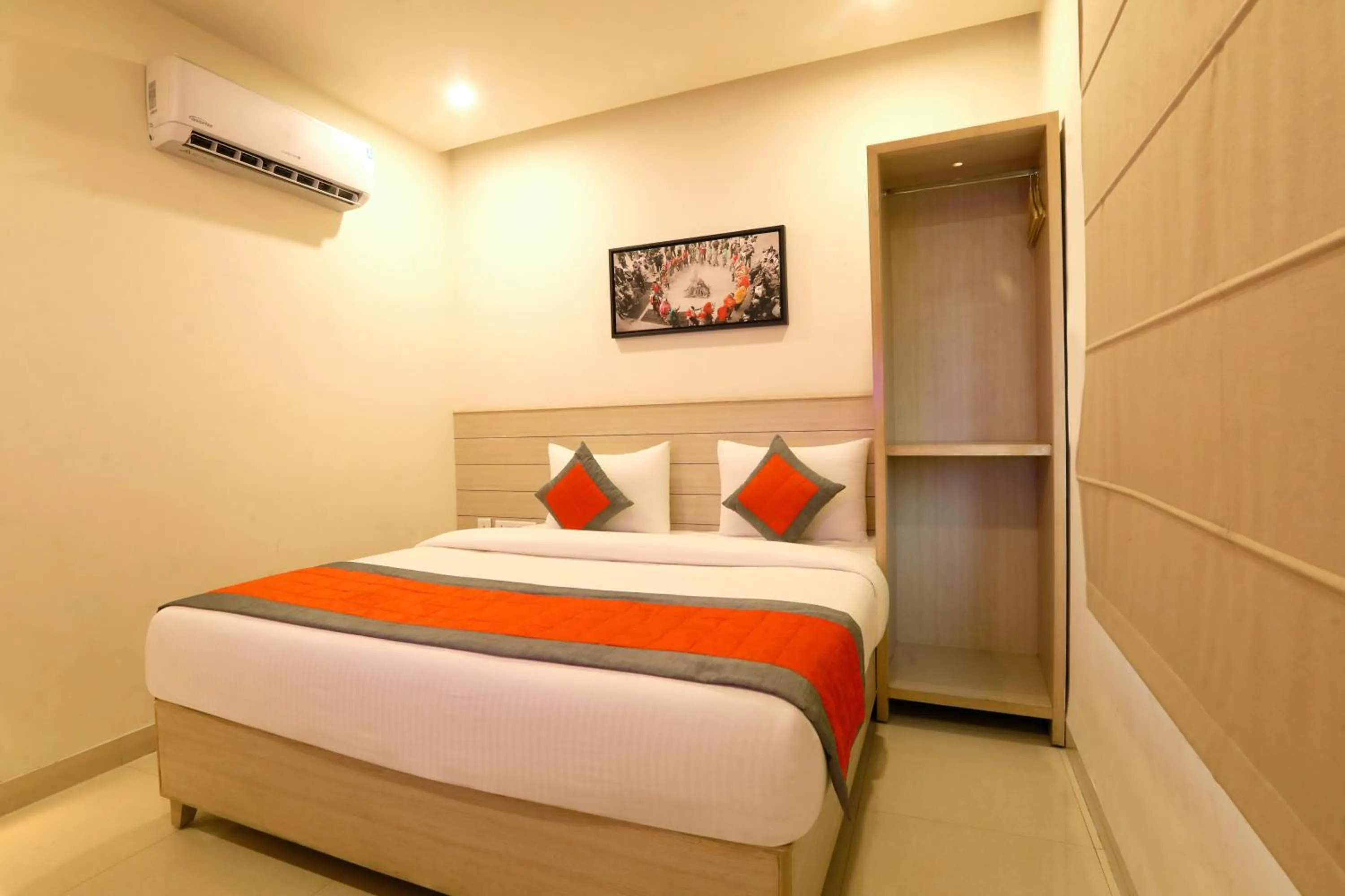 Bed in Sagar Hotel JUST 5 MIN FROM GOLDEN TEMPLE