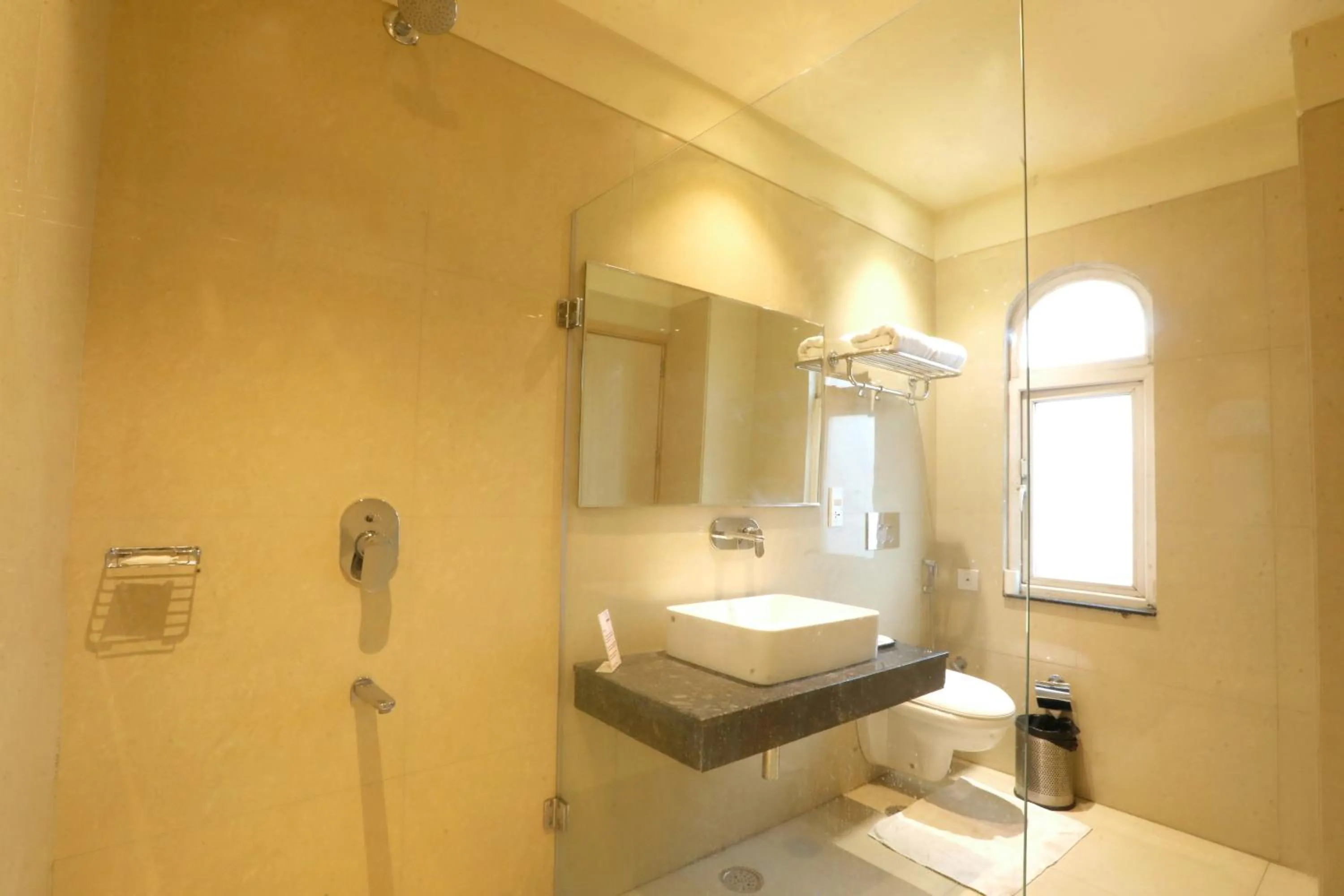 Bathroom, Bed in Sagar Hotel JUST 5 MIN FROM GOLDEN TEMPLE