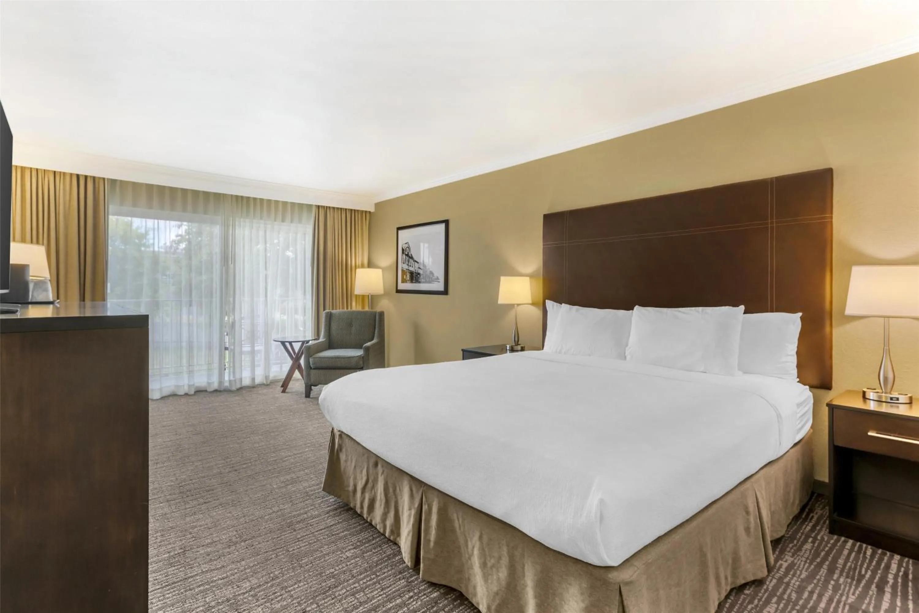 Bedroom, Bed in Best Western Plus Garden Court Inn