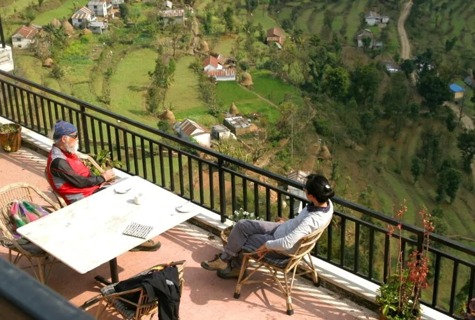 Restaurant/places to eat in Peace Dragon Lodge