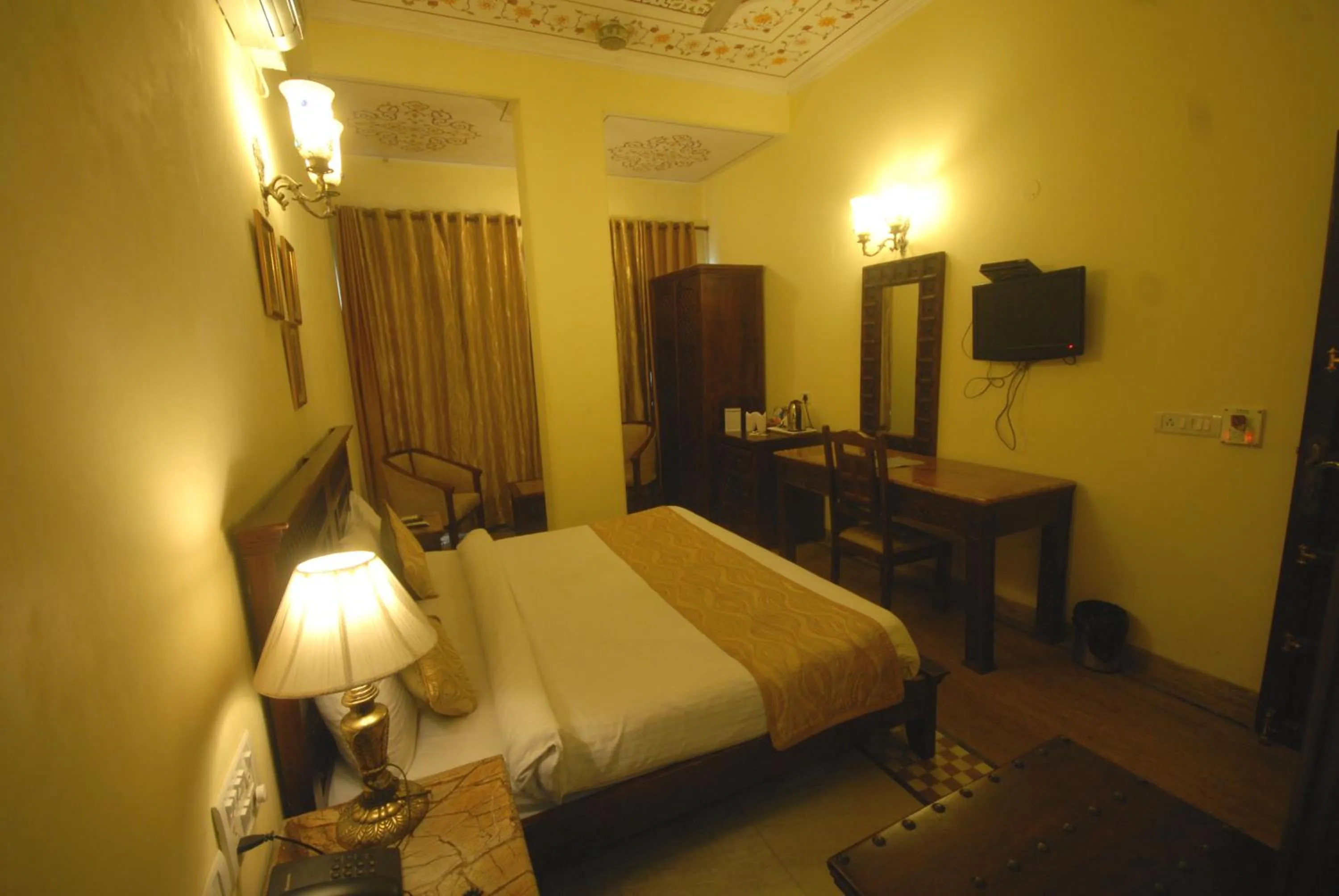 Bedroom, Bed in Rajputana Haveli - Jaipur