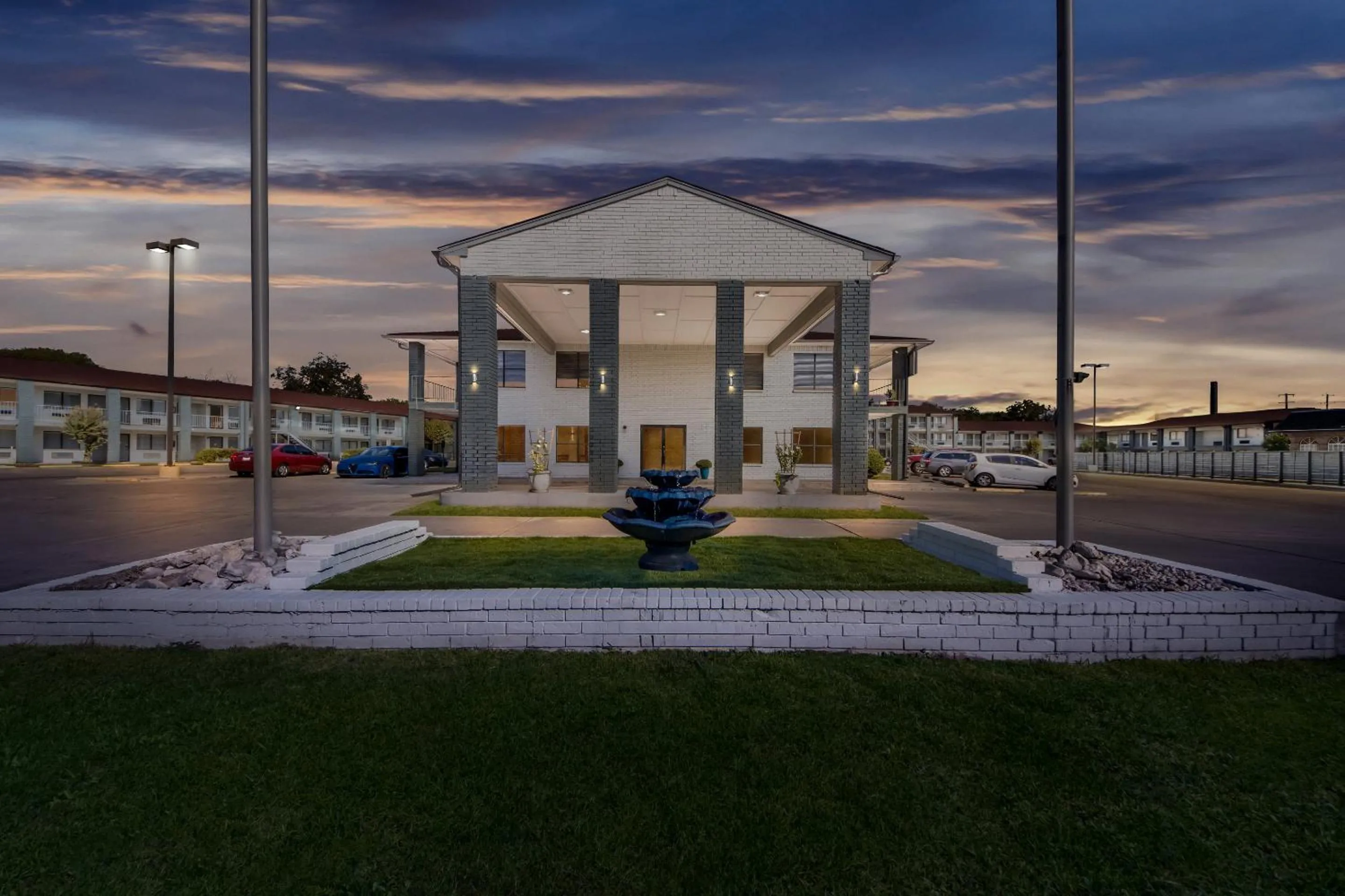 Facade/entrance in HomeTowne Studios by Red Roof San Antonio E - Frost Bank Center