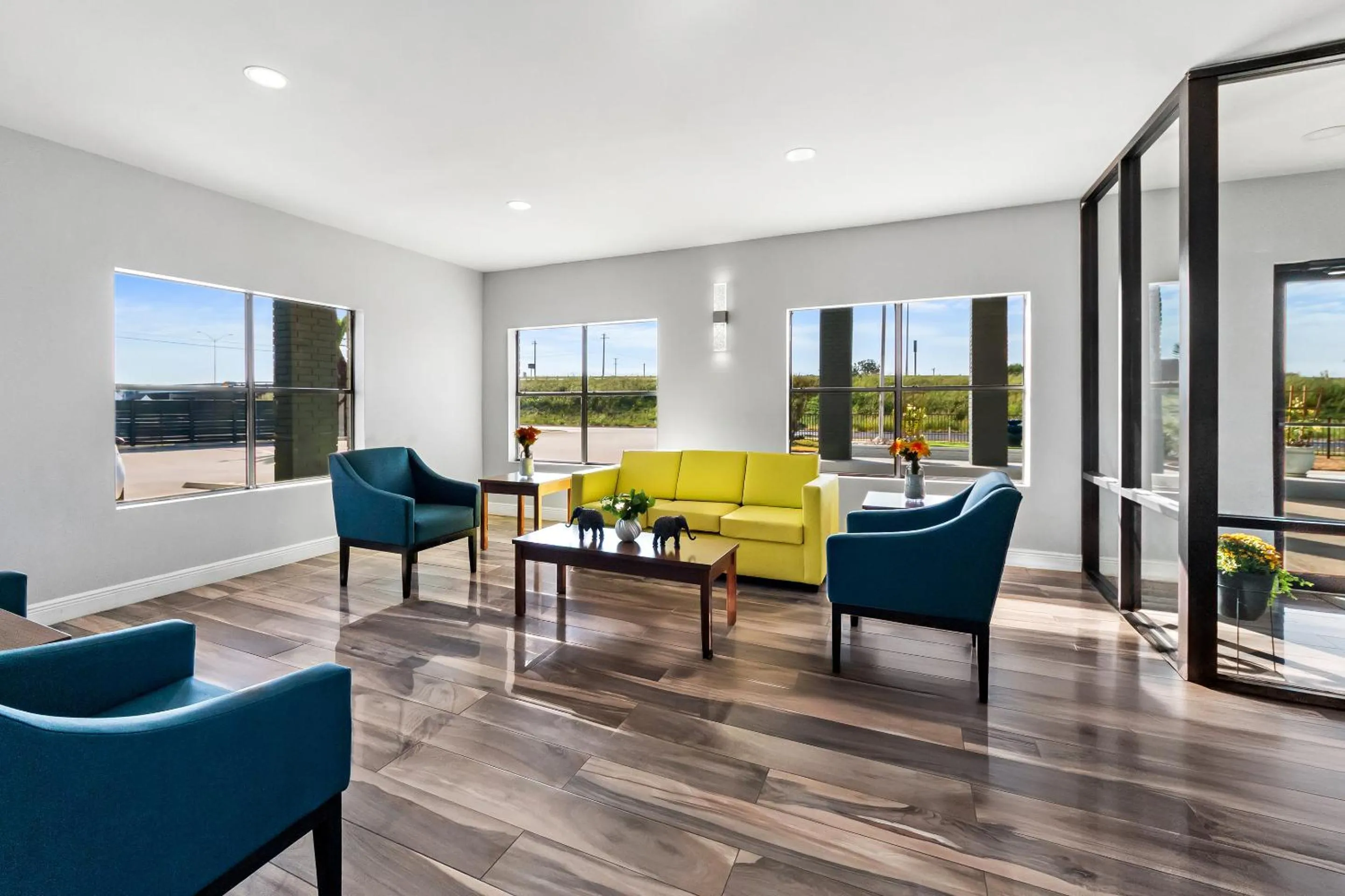 Lobby or reception in HomeTowne Studios by Red Roof San Antonio E - Frost Bank Center