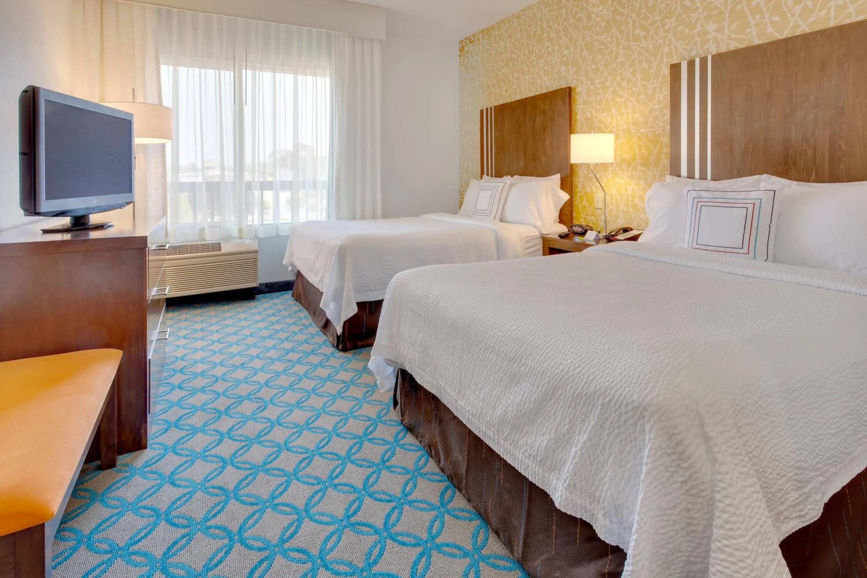 Photo of the whole room, Bed in Fairfield Inn & Suites by Marriott San Francisco Airport