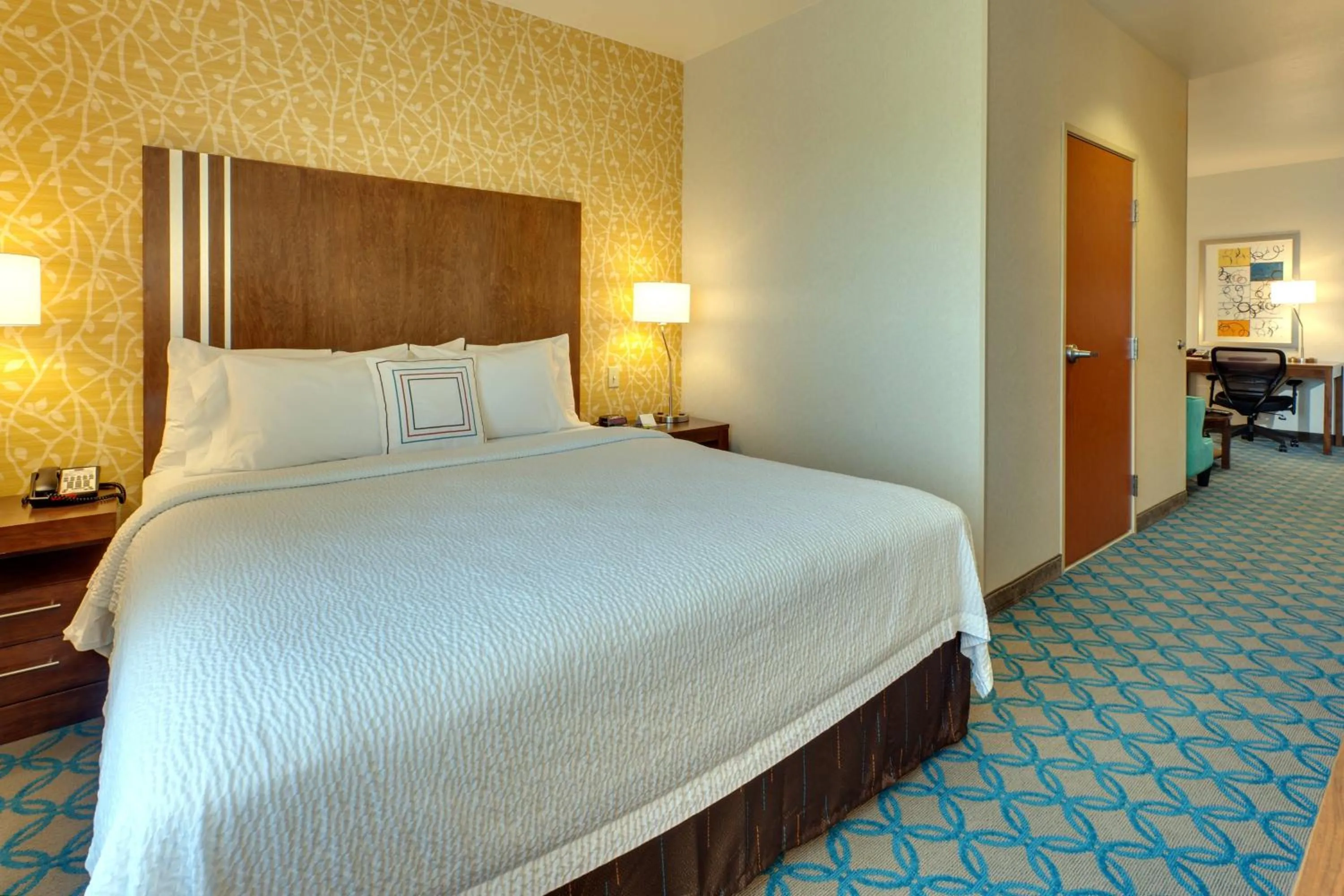 Photo of the whole room, Bed in Fairfield Inn & Suites by Marriott San Francisco Airport