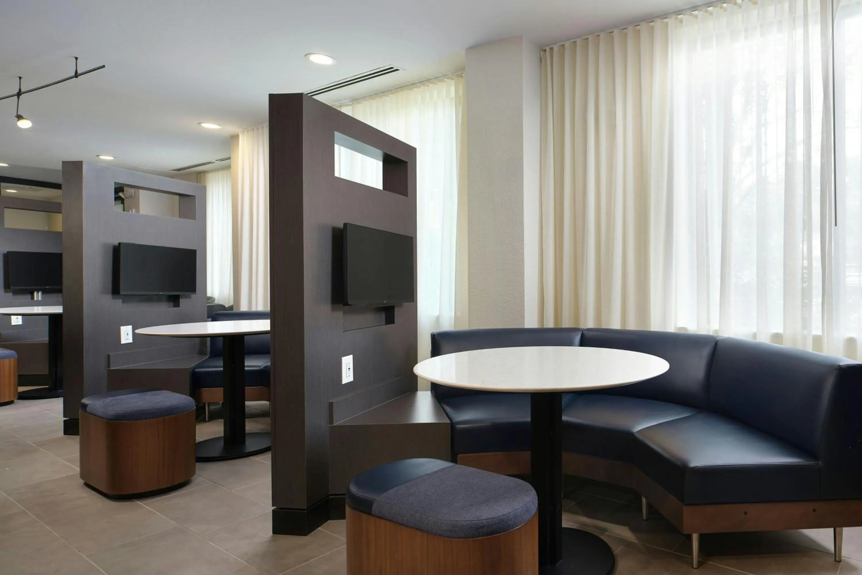 Restaurant/places to eat in Courtyard by Marriott Saratoga Springs